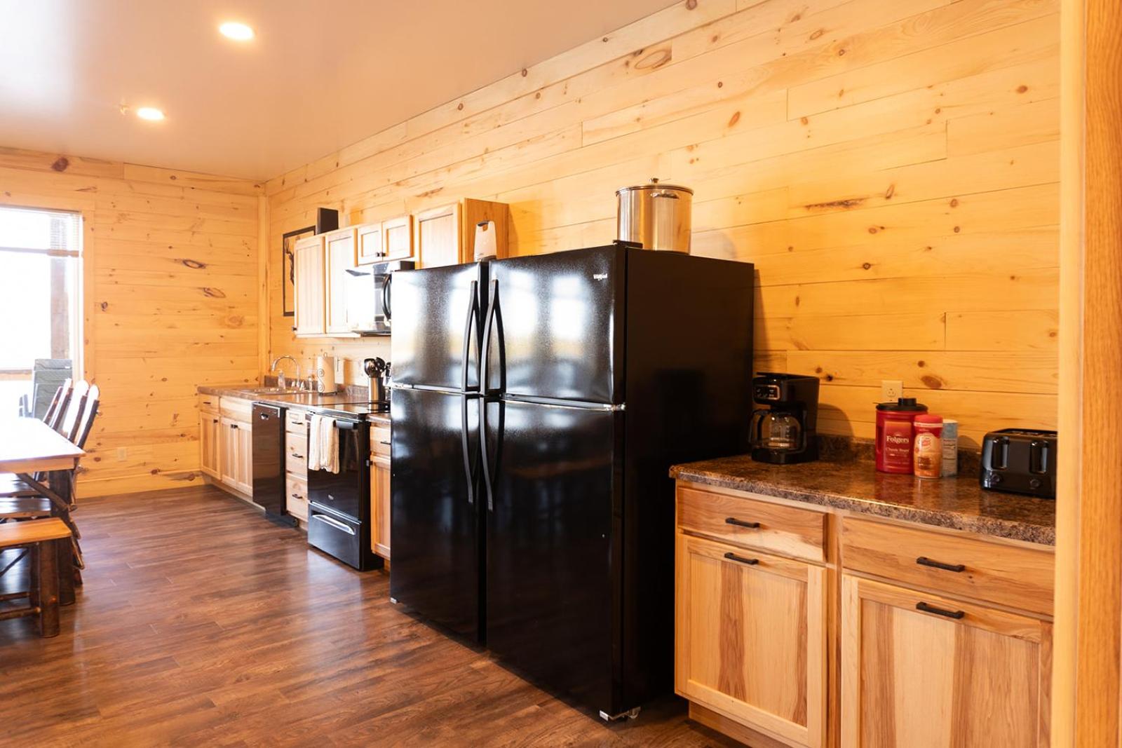 Three-Bedroom Townhouse - Photo 4
