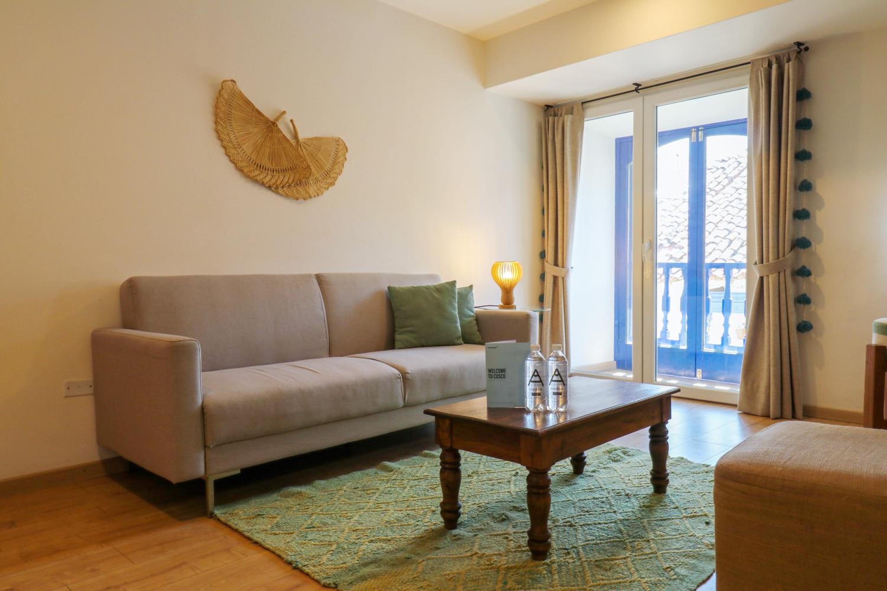Deluxe One-Bedroom Apartment