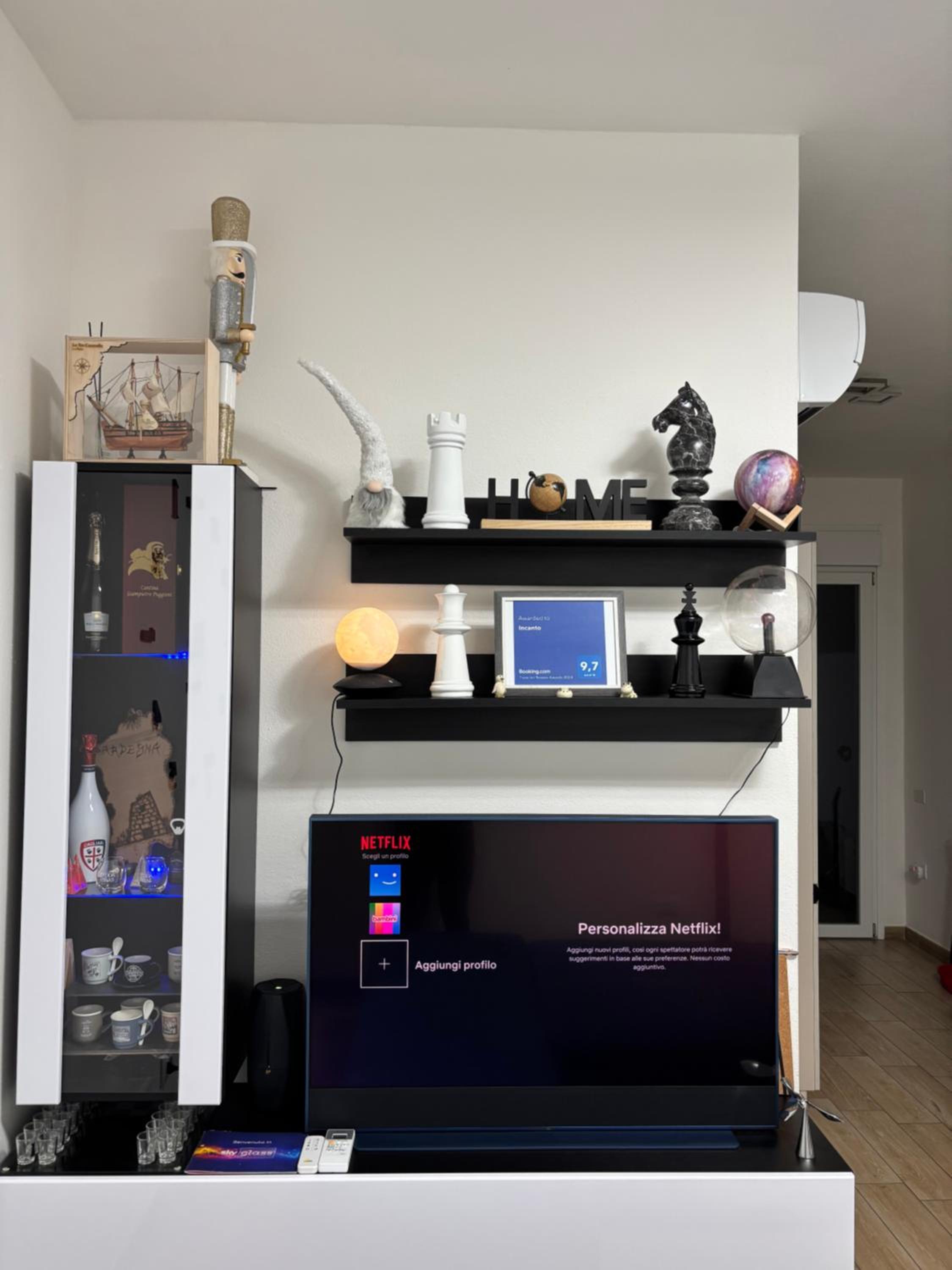 One-Bedroom Apartment photo 1