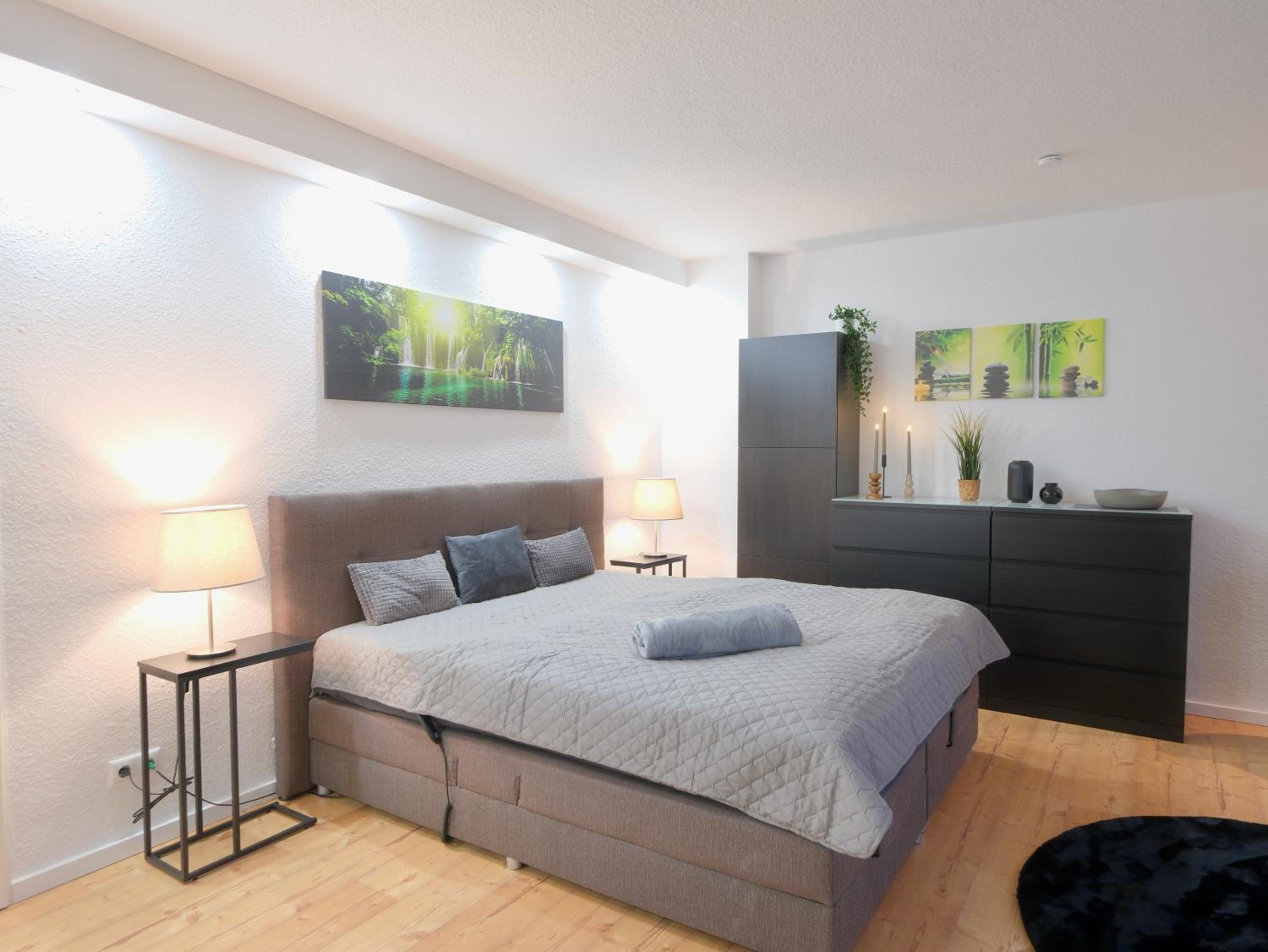 One-Bedroom Apartment photo 1
