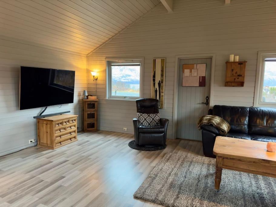 Four-Bedroom House photo 3
