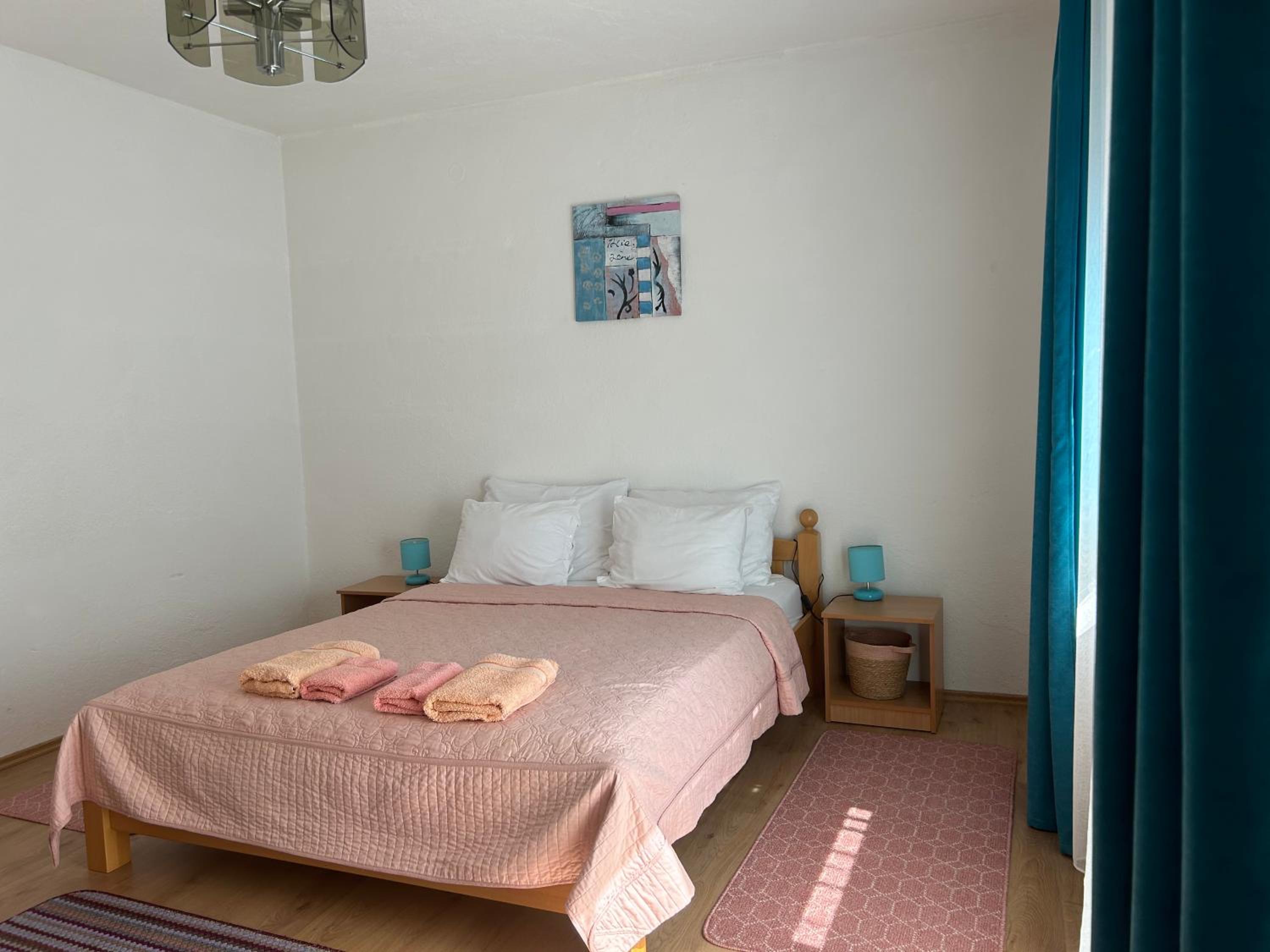 Apartment with Balcony - Photo 15