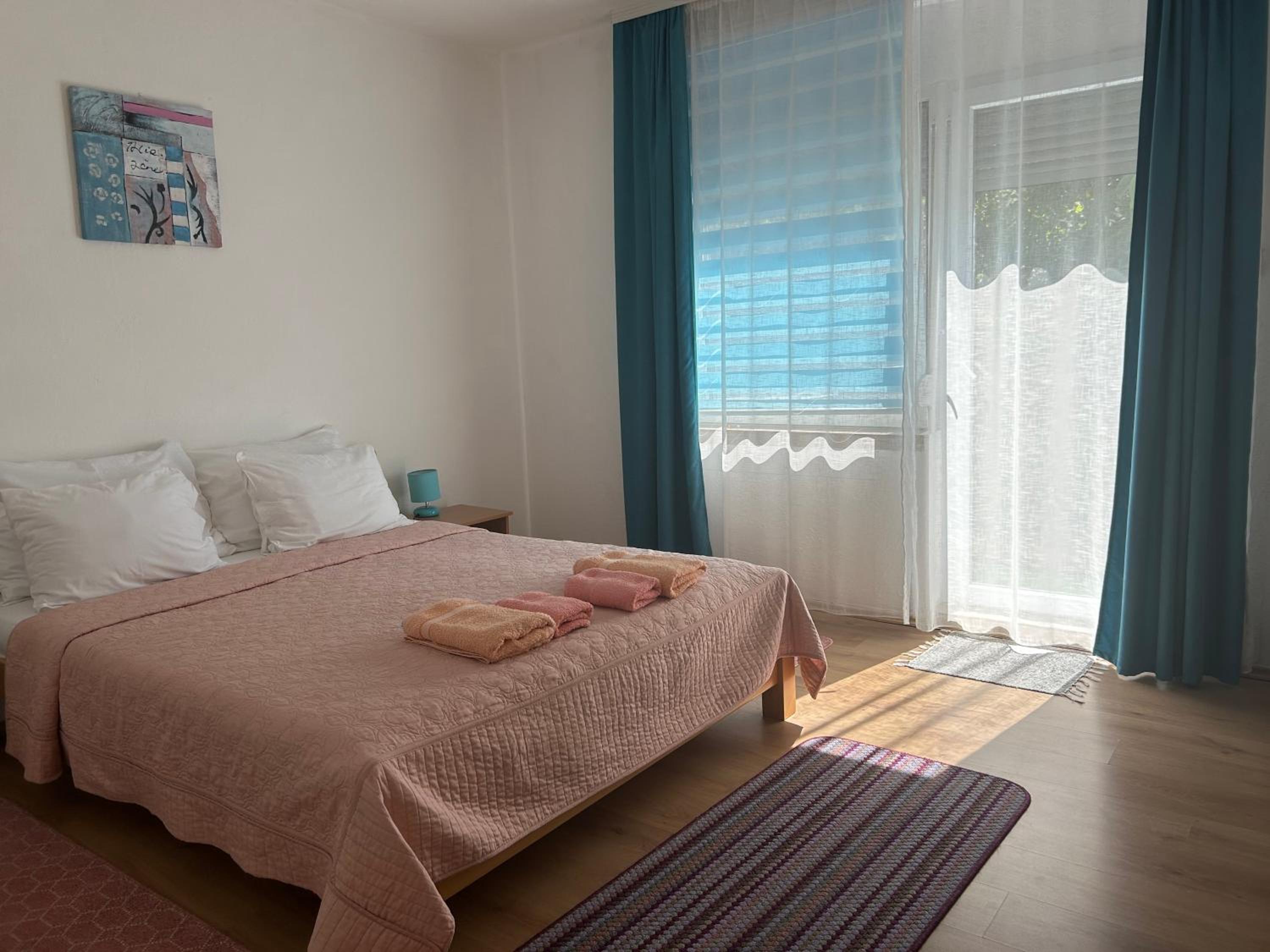 Apartment with Balcony - Photo 17