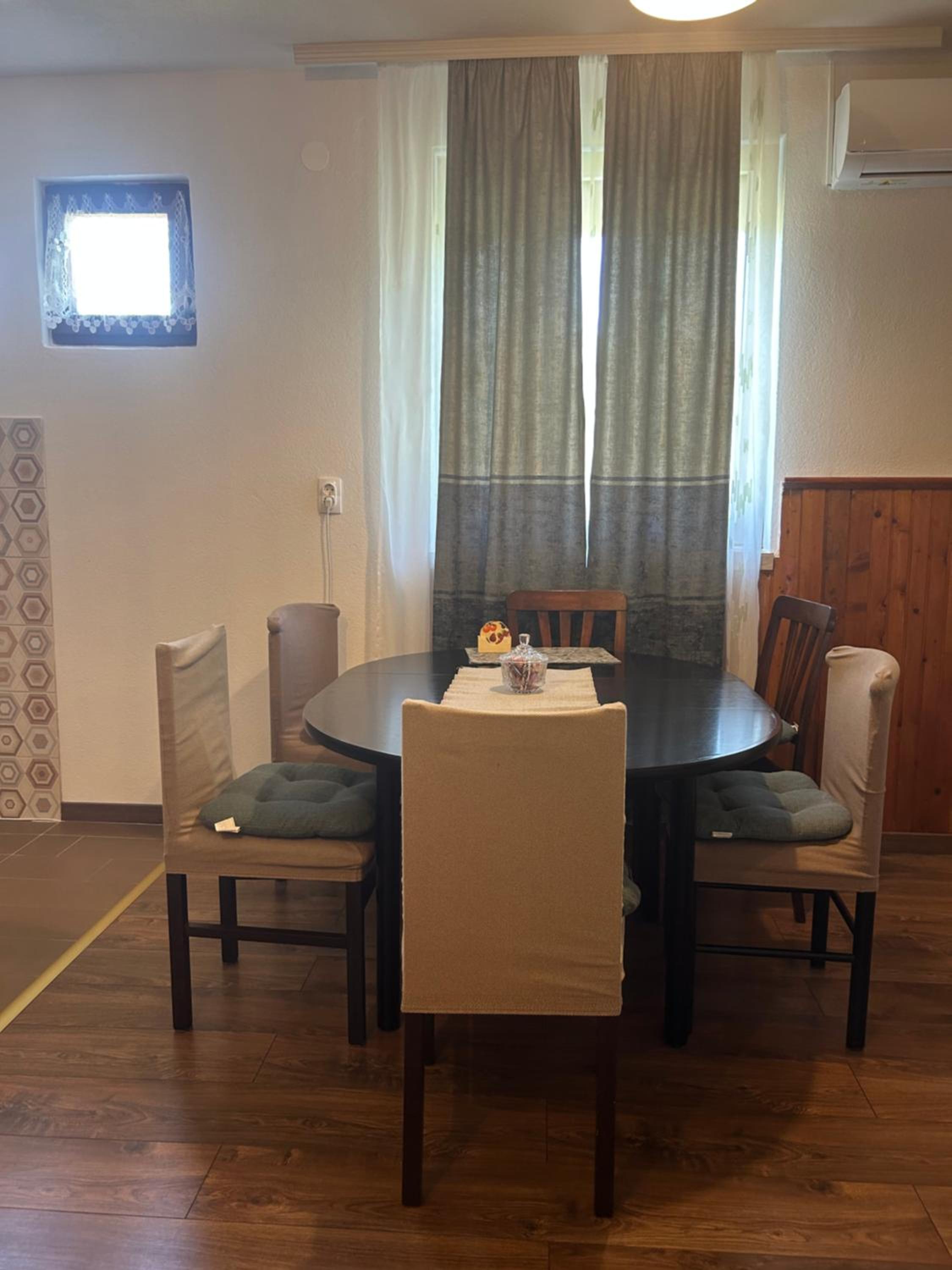 Apartment with Balcony - Photo 6
