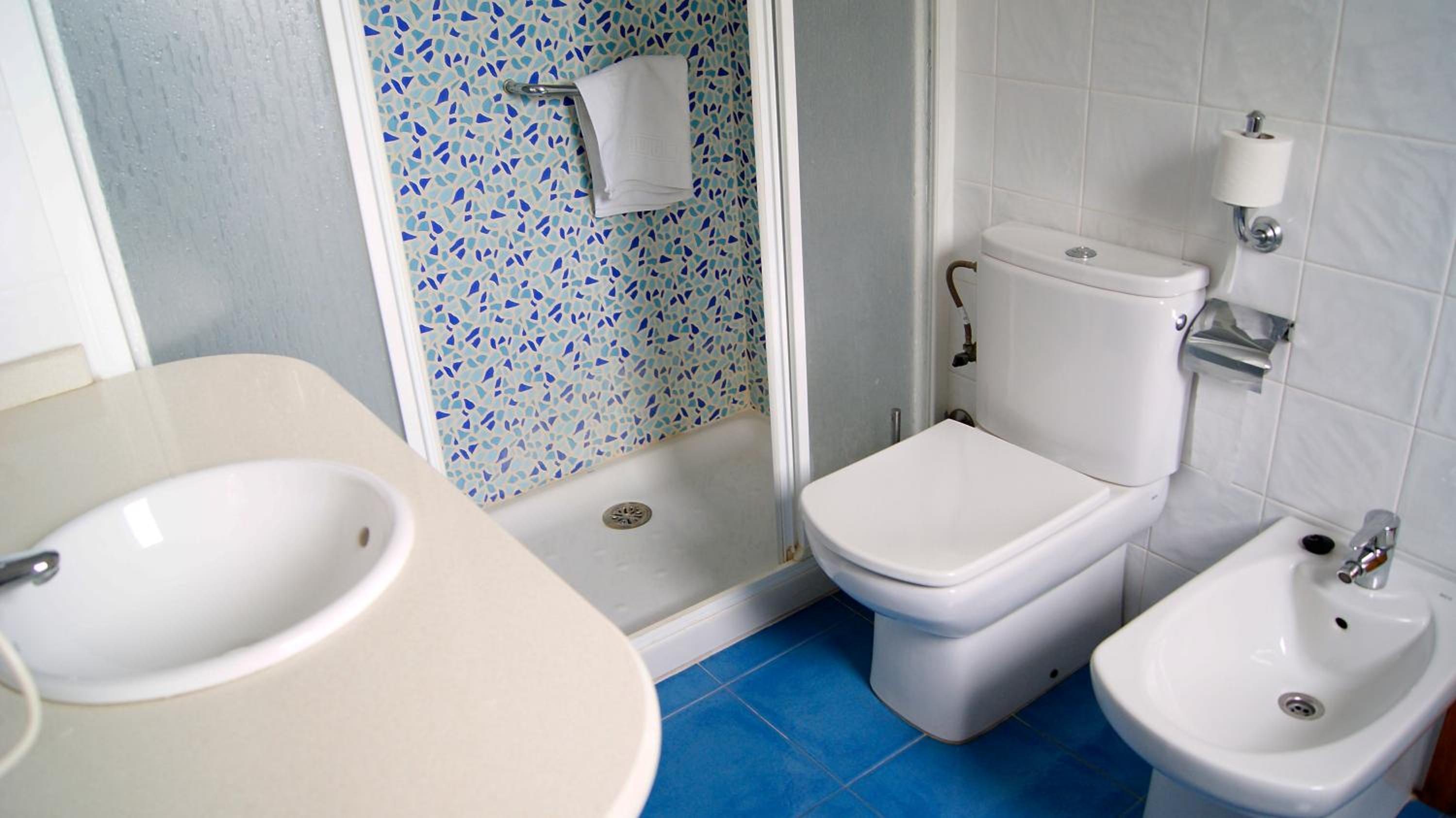 Double or Twin Room - Photo 9