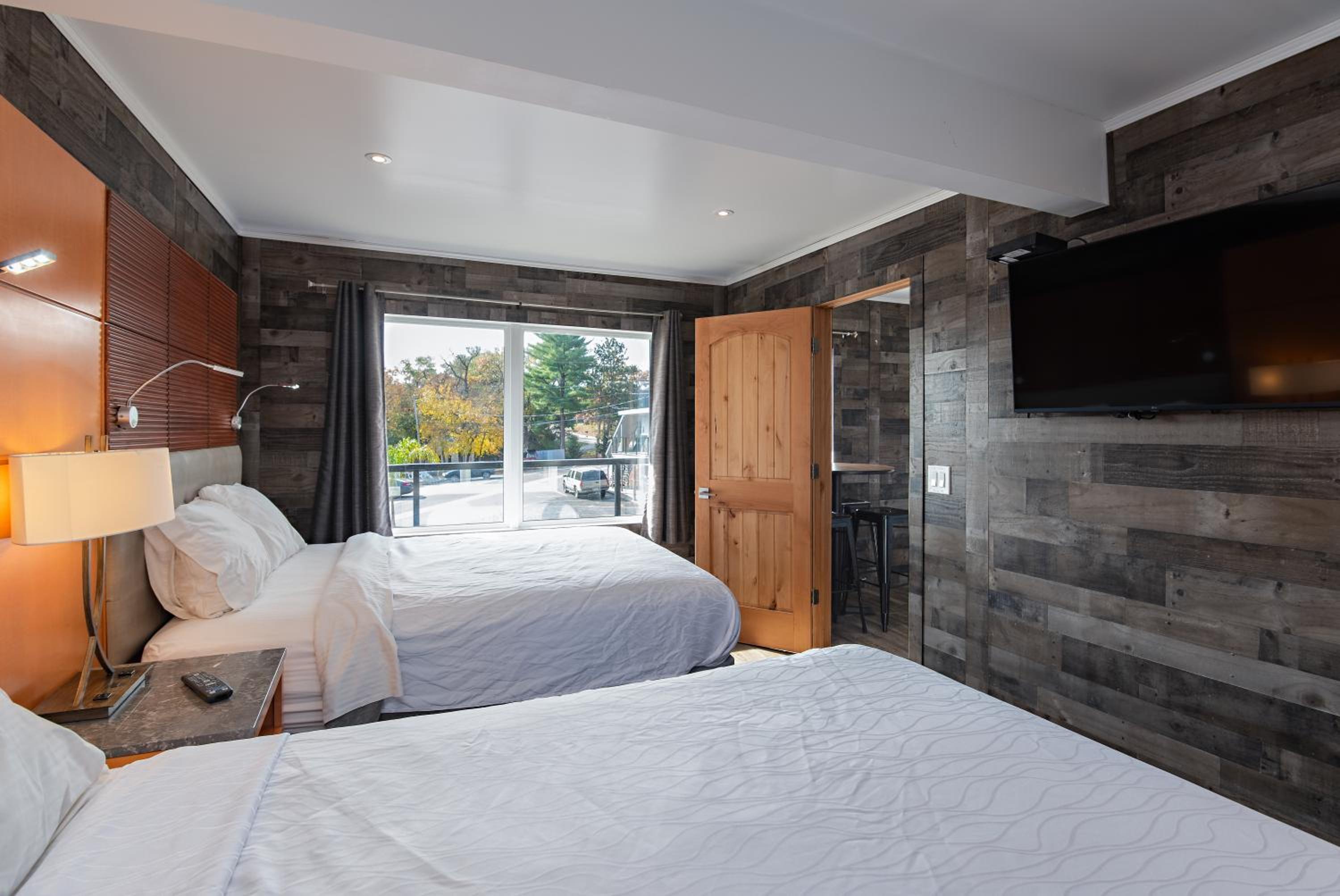 Deluxe Family Suite