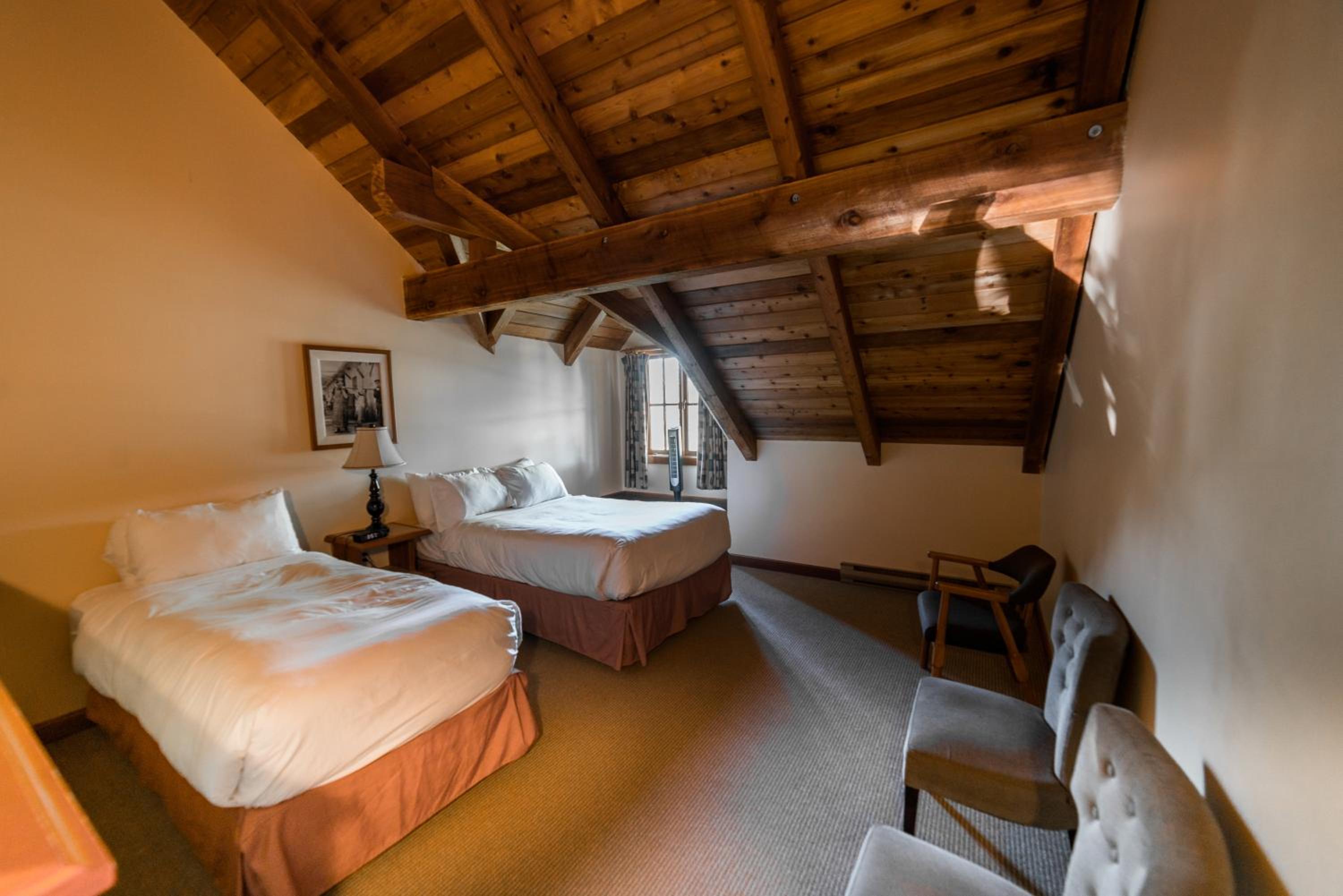 Loft With Two Queen Beds, Two Twin Beds And Garden View - Non-Smoking