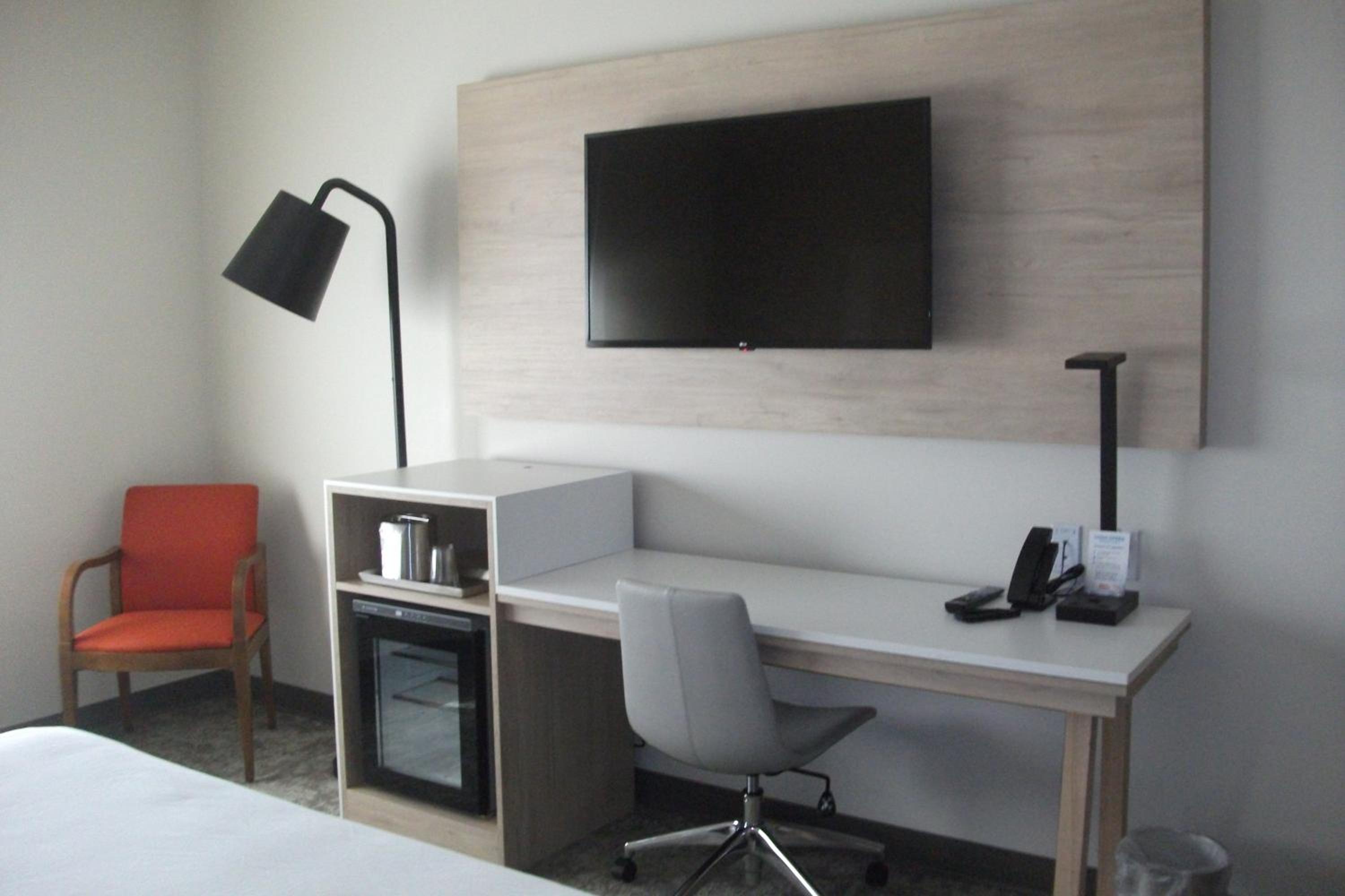 Queen Room with Two Queen Beds and Roll-In Shower - Disability Access/Non-Smoking - Photo 2