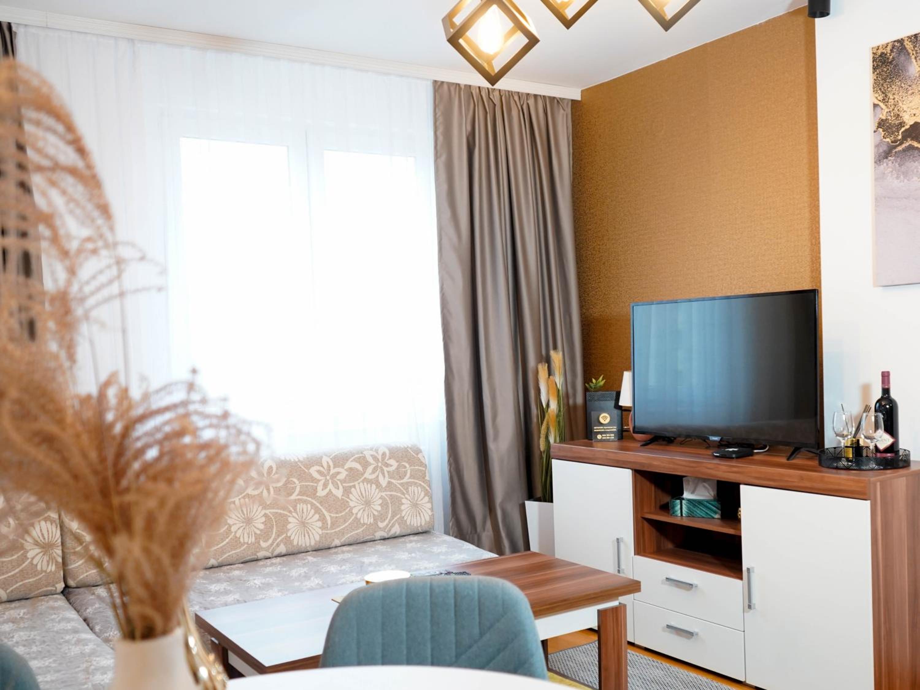 One-Bedroom Apartment photo 1