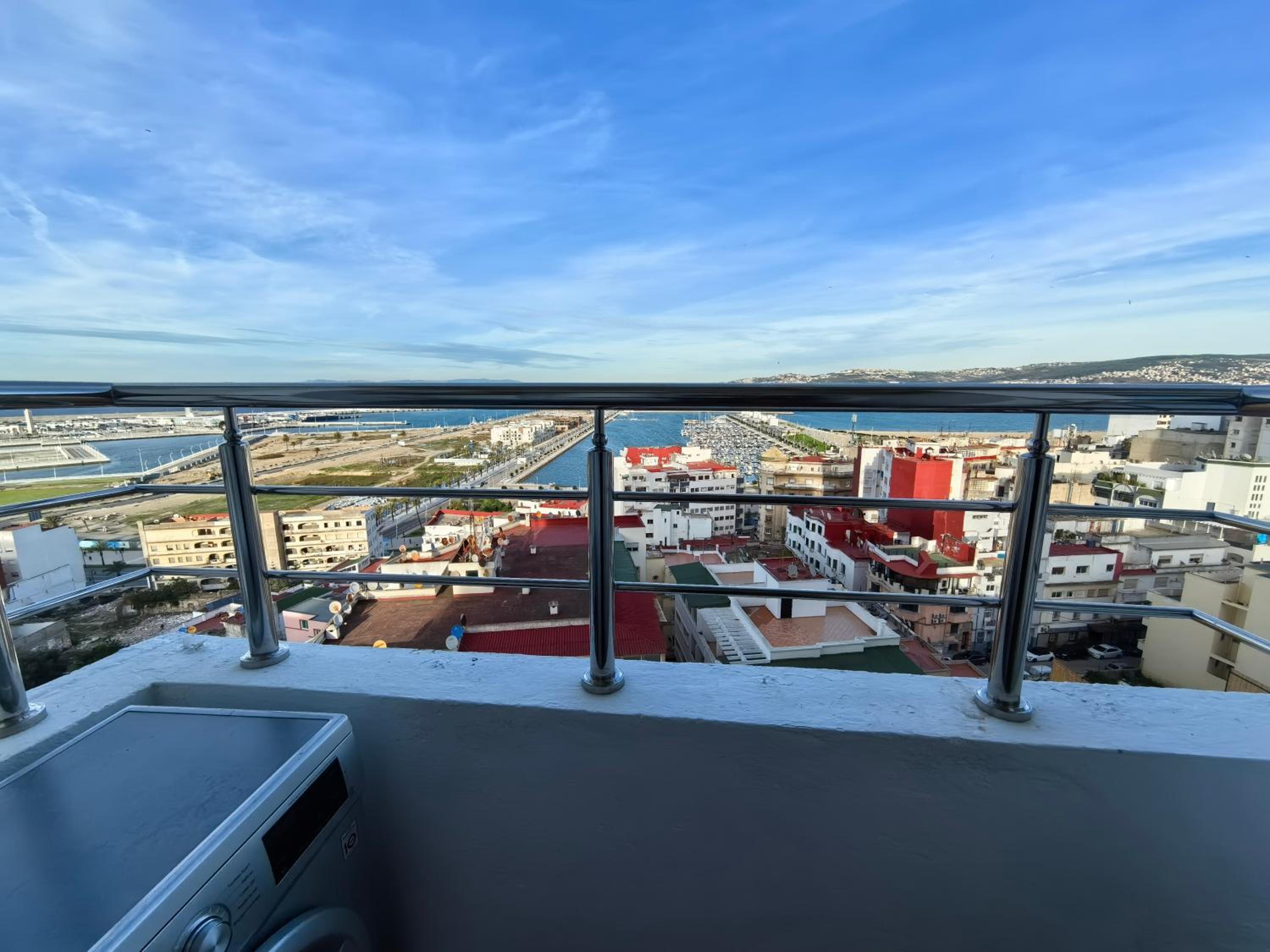 One-Bedroom Apartment with Sea View - Photo 2