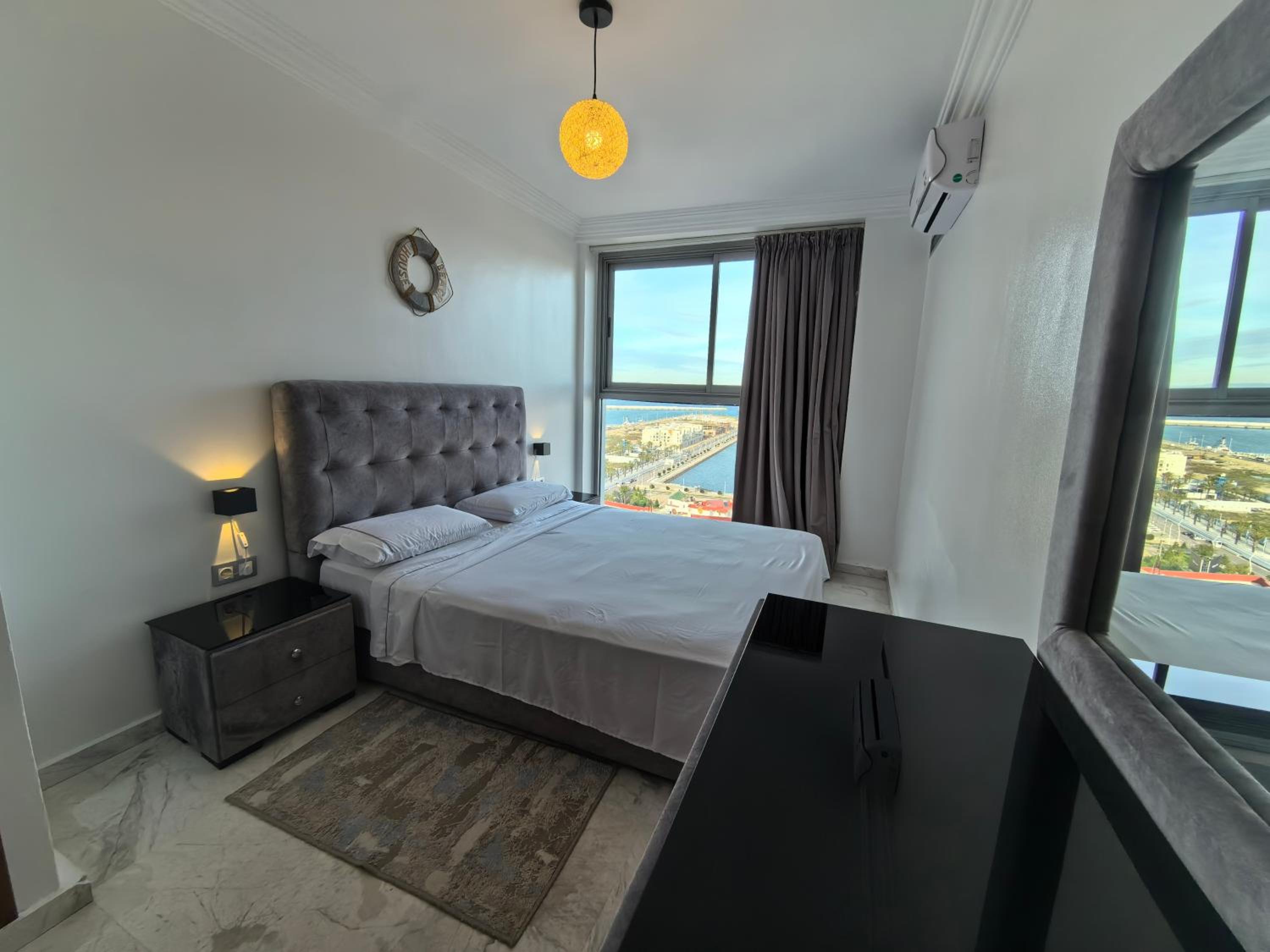 One-Bedroom Apartment with Sea View - Photo 4