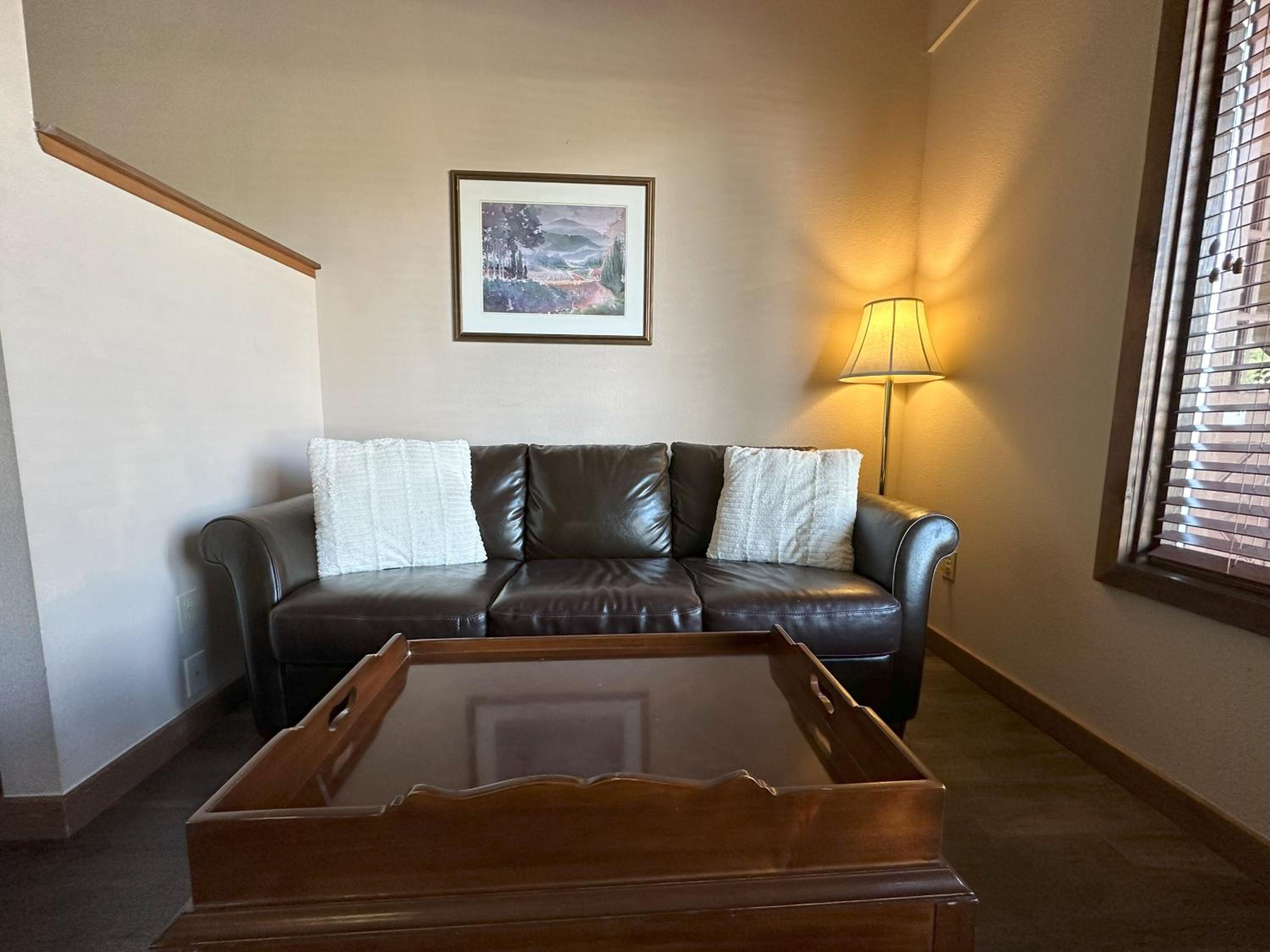 Queen Room with Two Queen Beds - Non-Smoking - Photo 14