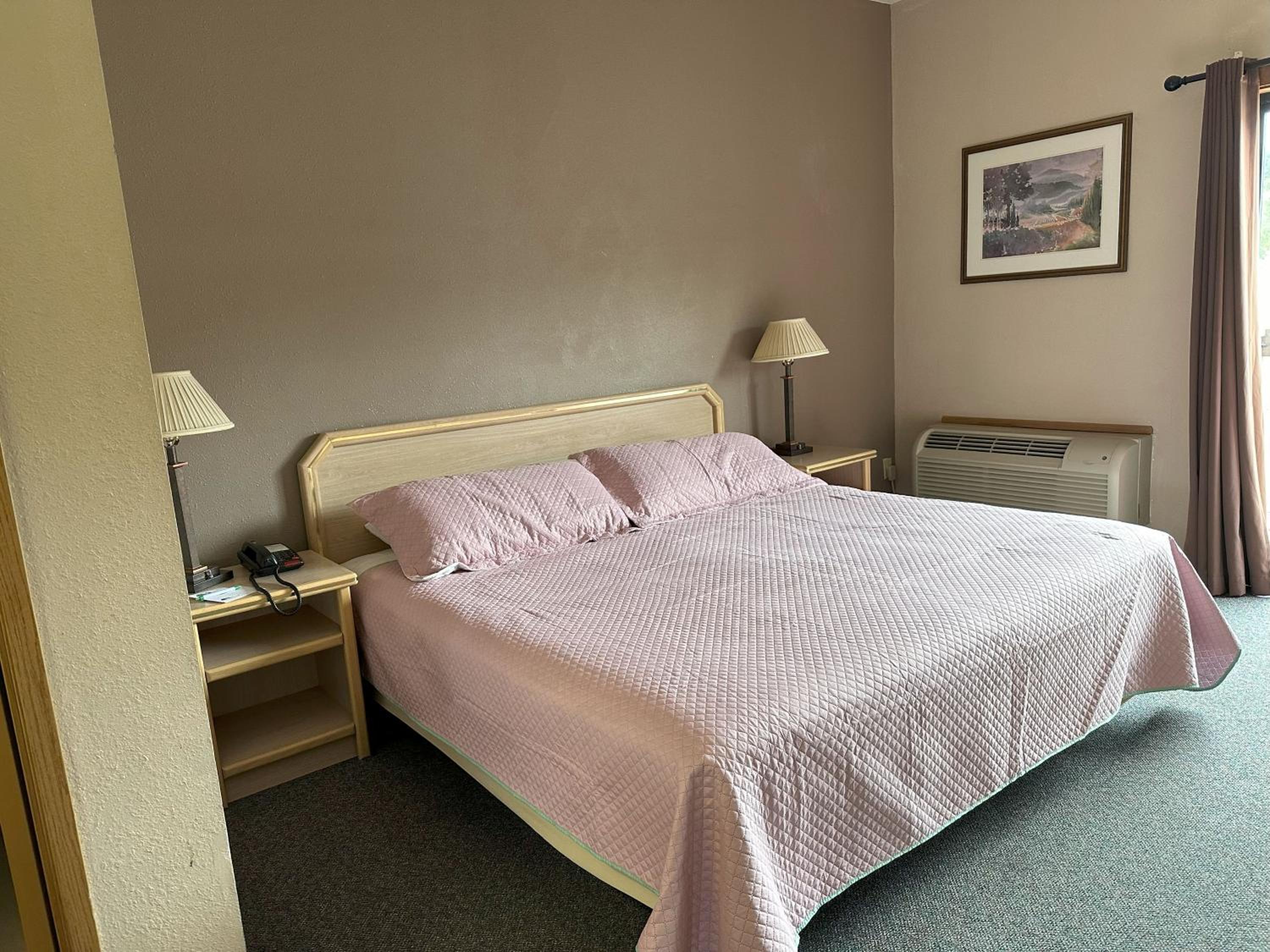 Queen Room - Non-Smoking - Photo 6