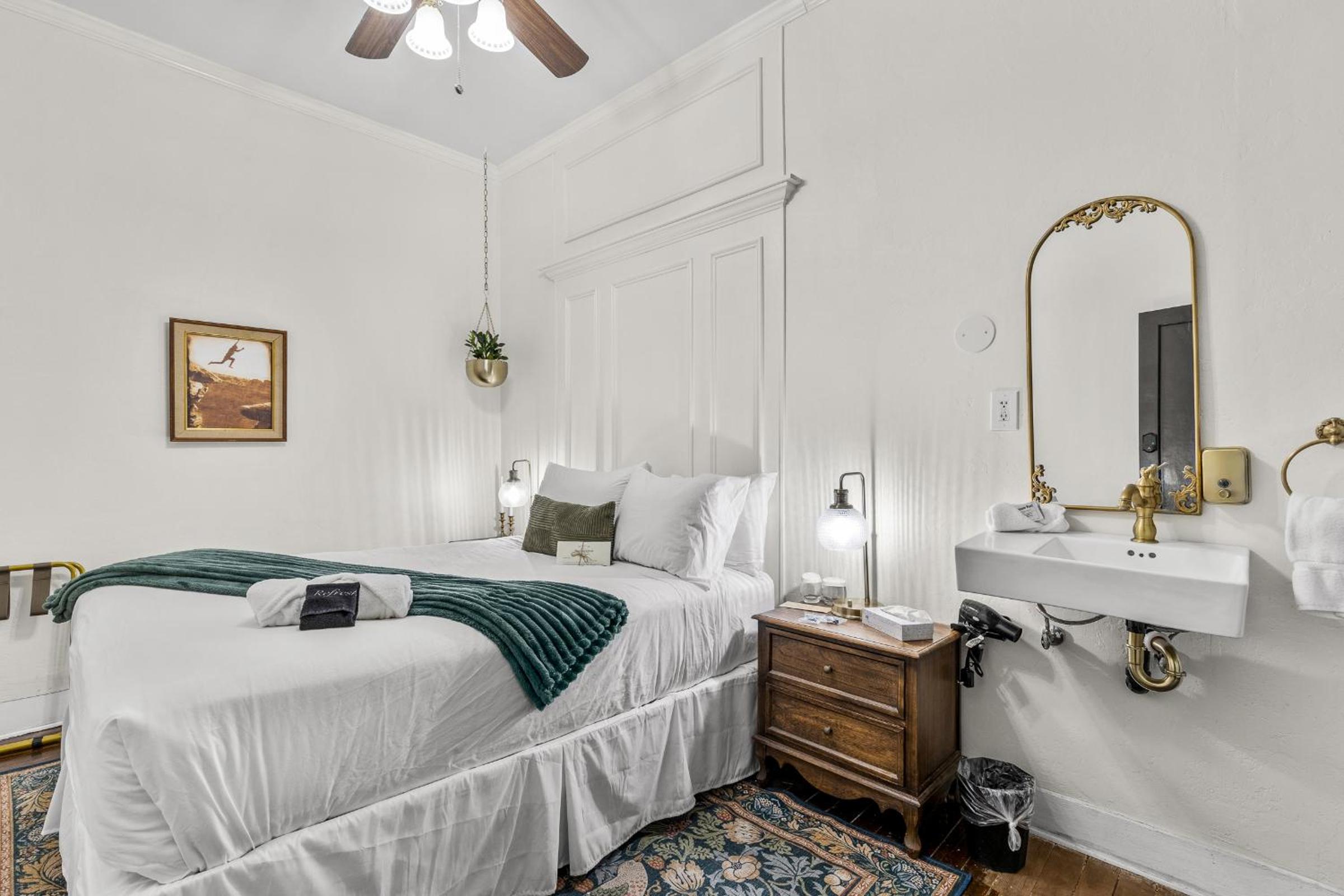 Standard Queen Room
