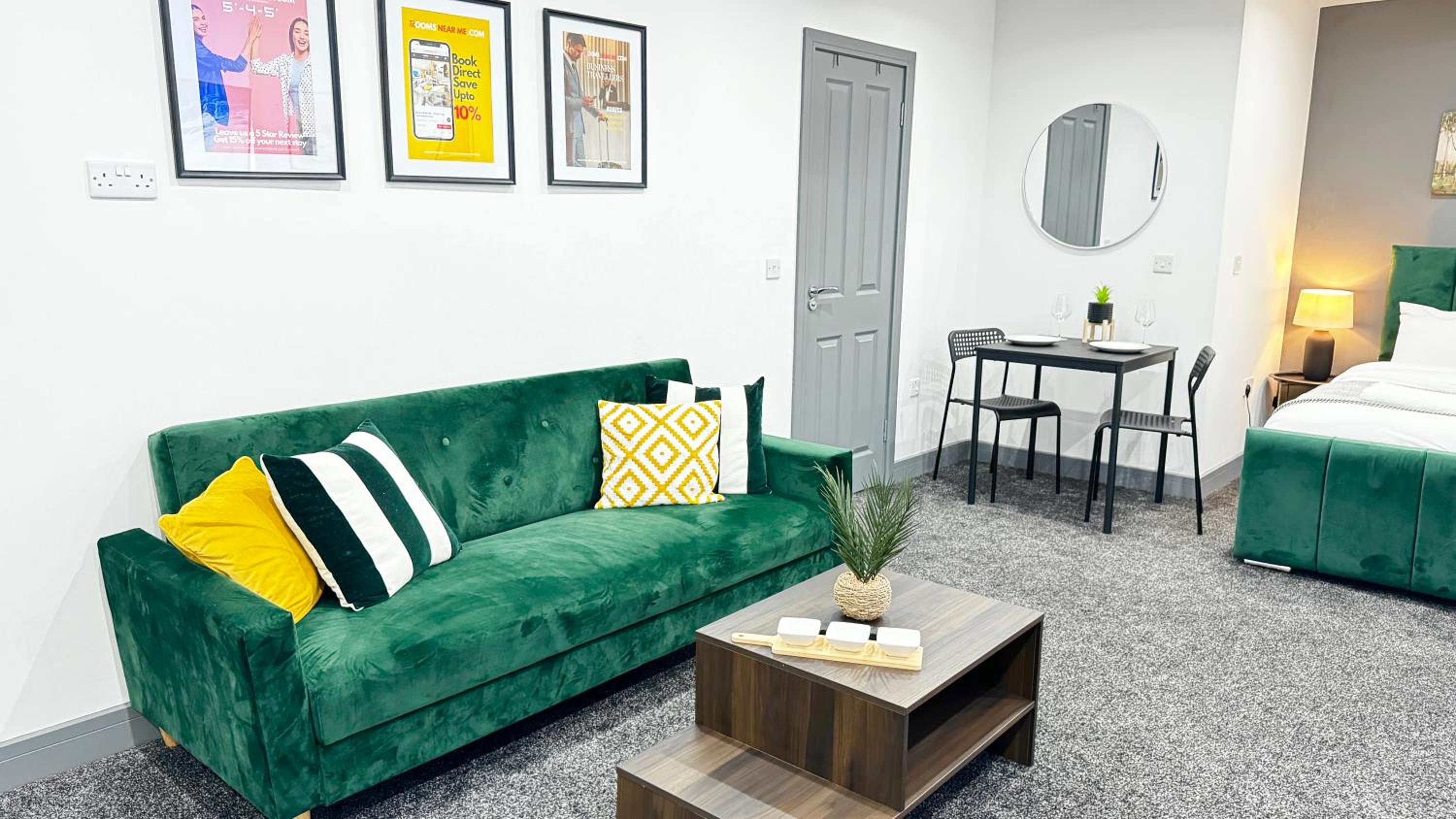 One-Bedroom Apartment photo 2