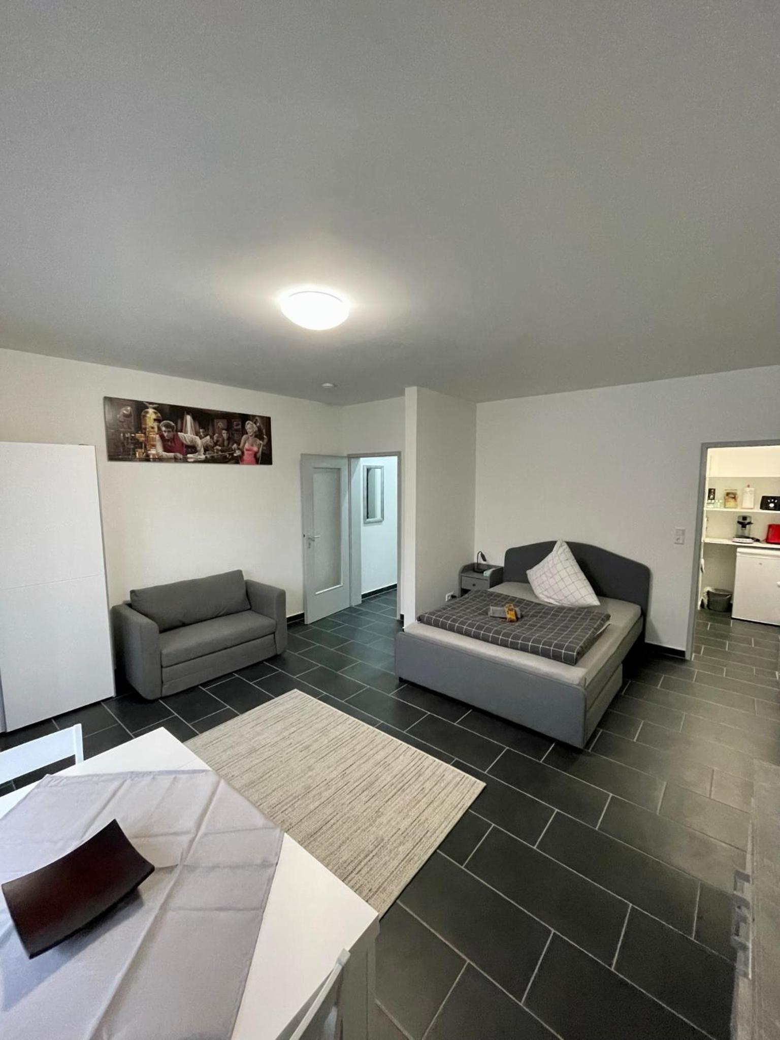 One-Bedroom Apartment photo 1