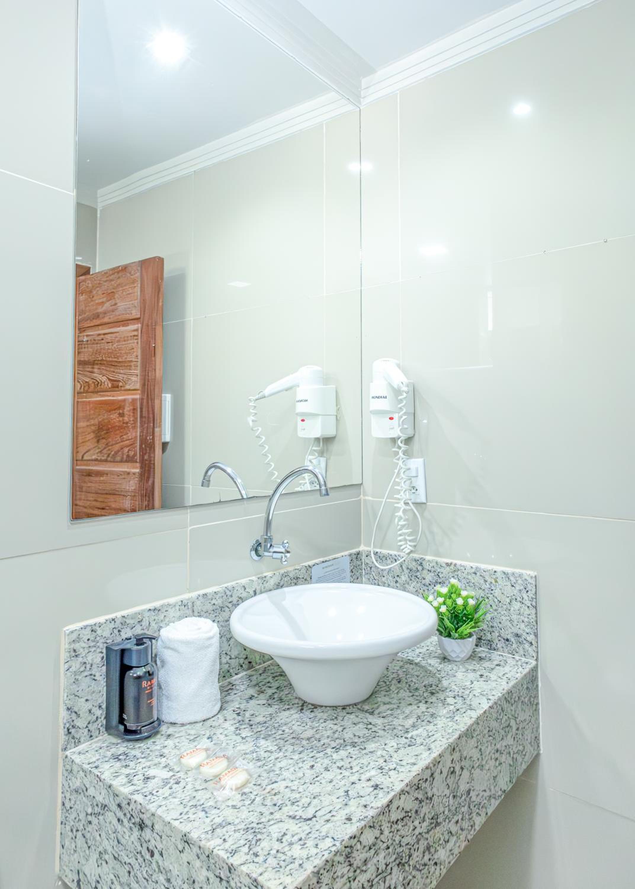 Standard Triple Room - Photo 4