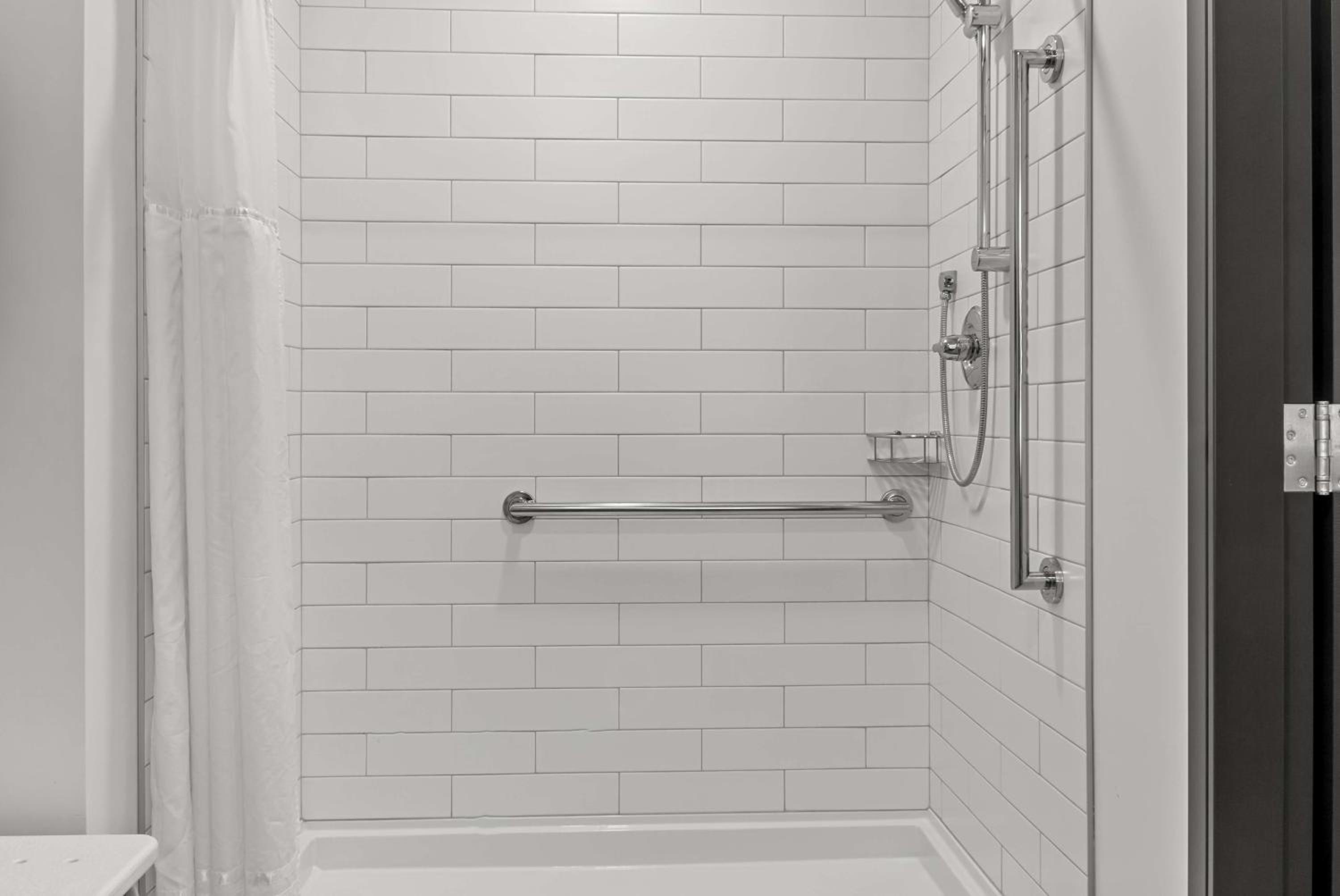 Queen Suite with Two Queen Beds and Roll-in Shower - Disability Access - Photo 7