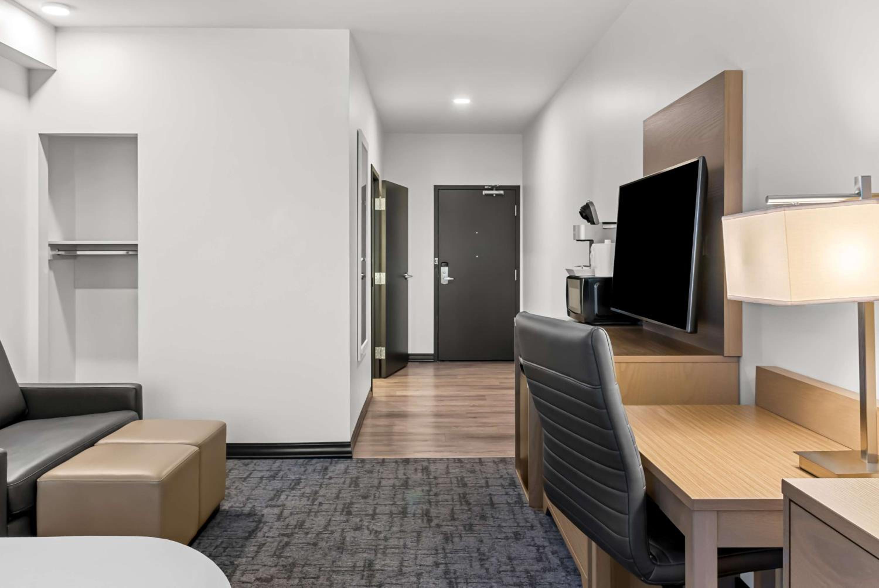 King Suite with Roll-In Shower and Sofa Bed - Disability/Non-Smoking - Photo 1