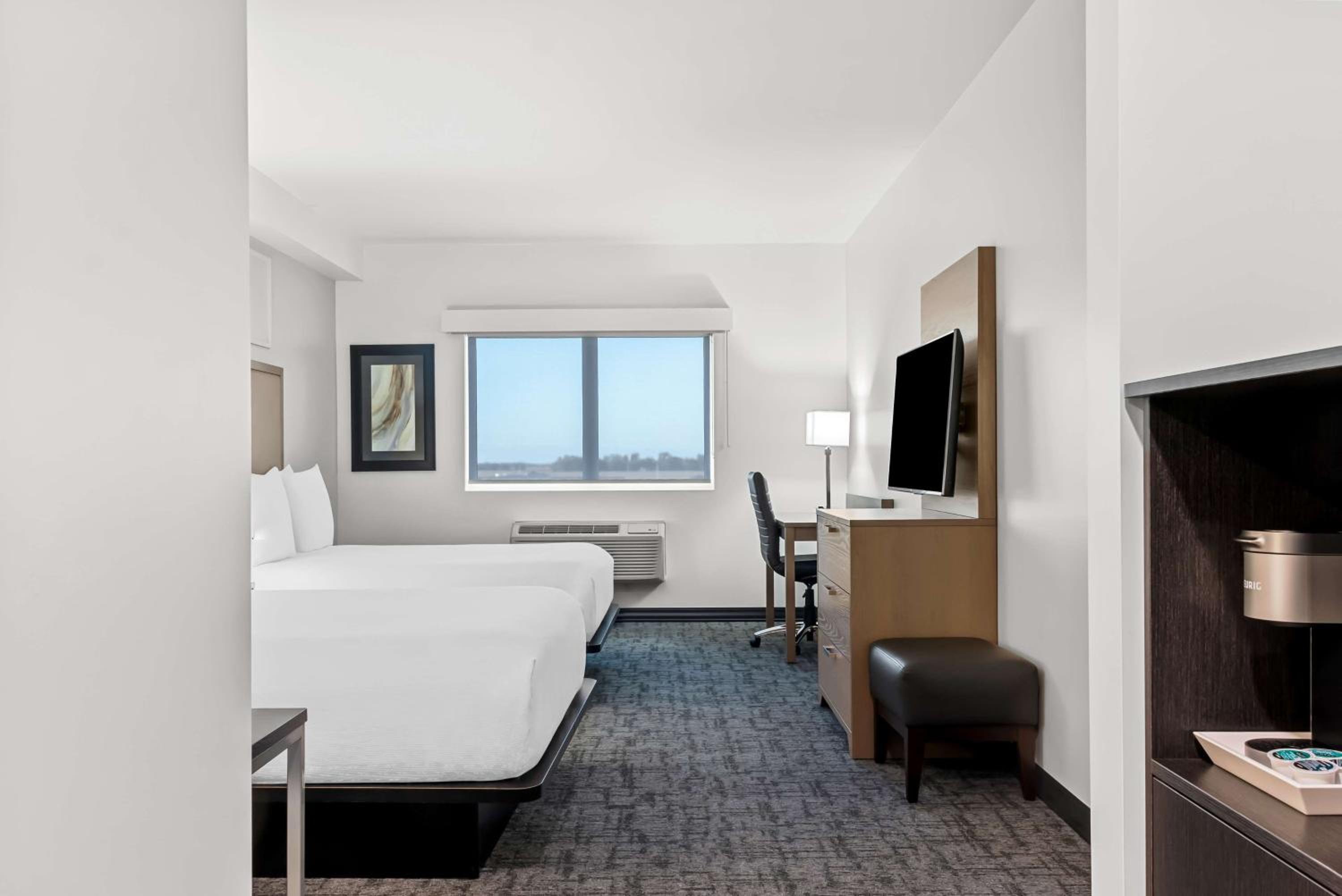 Queen Room with Two Queen Beds and Kitchenette - Photo 2