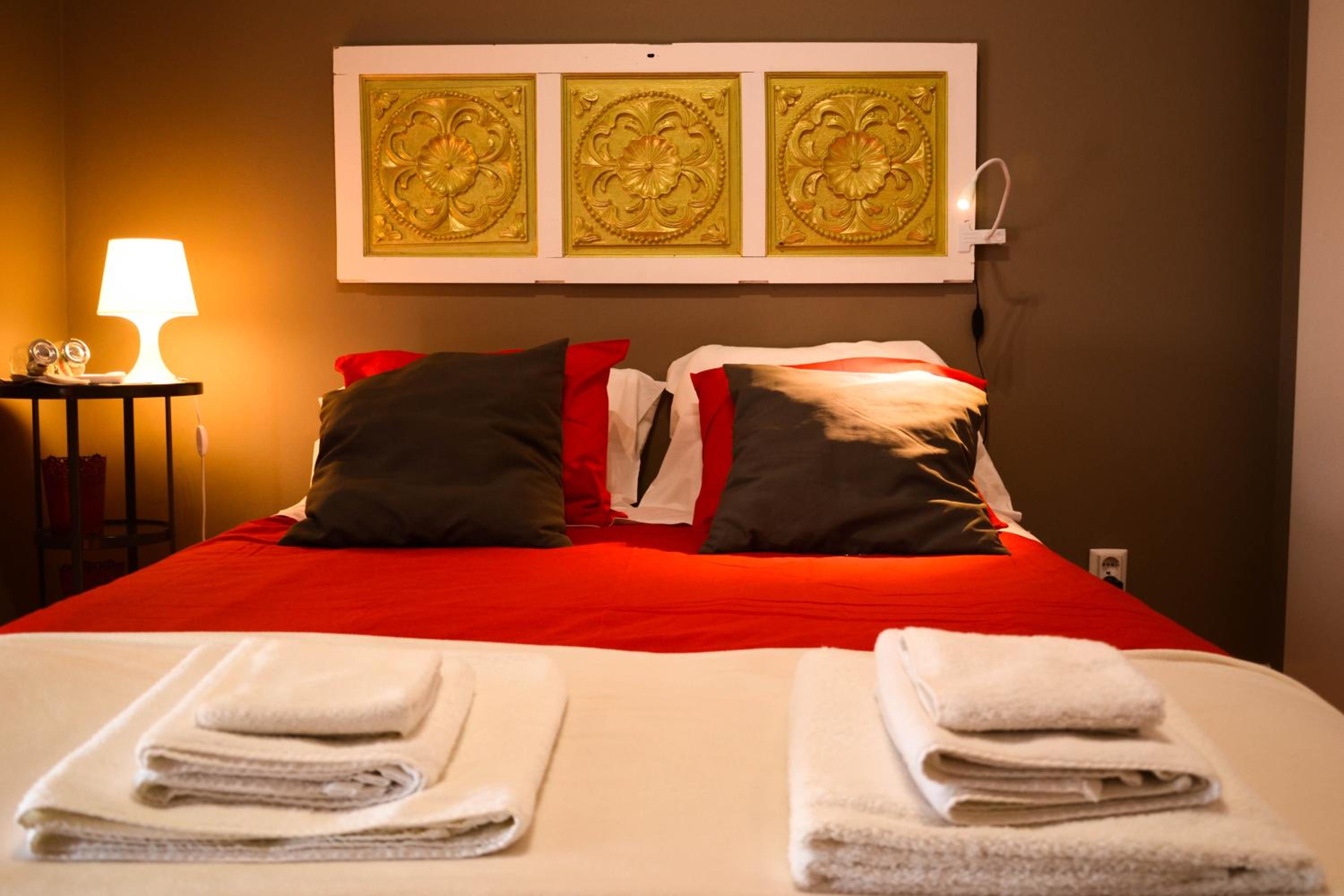 Double Room with Private Bathroom - Photo 10