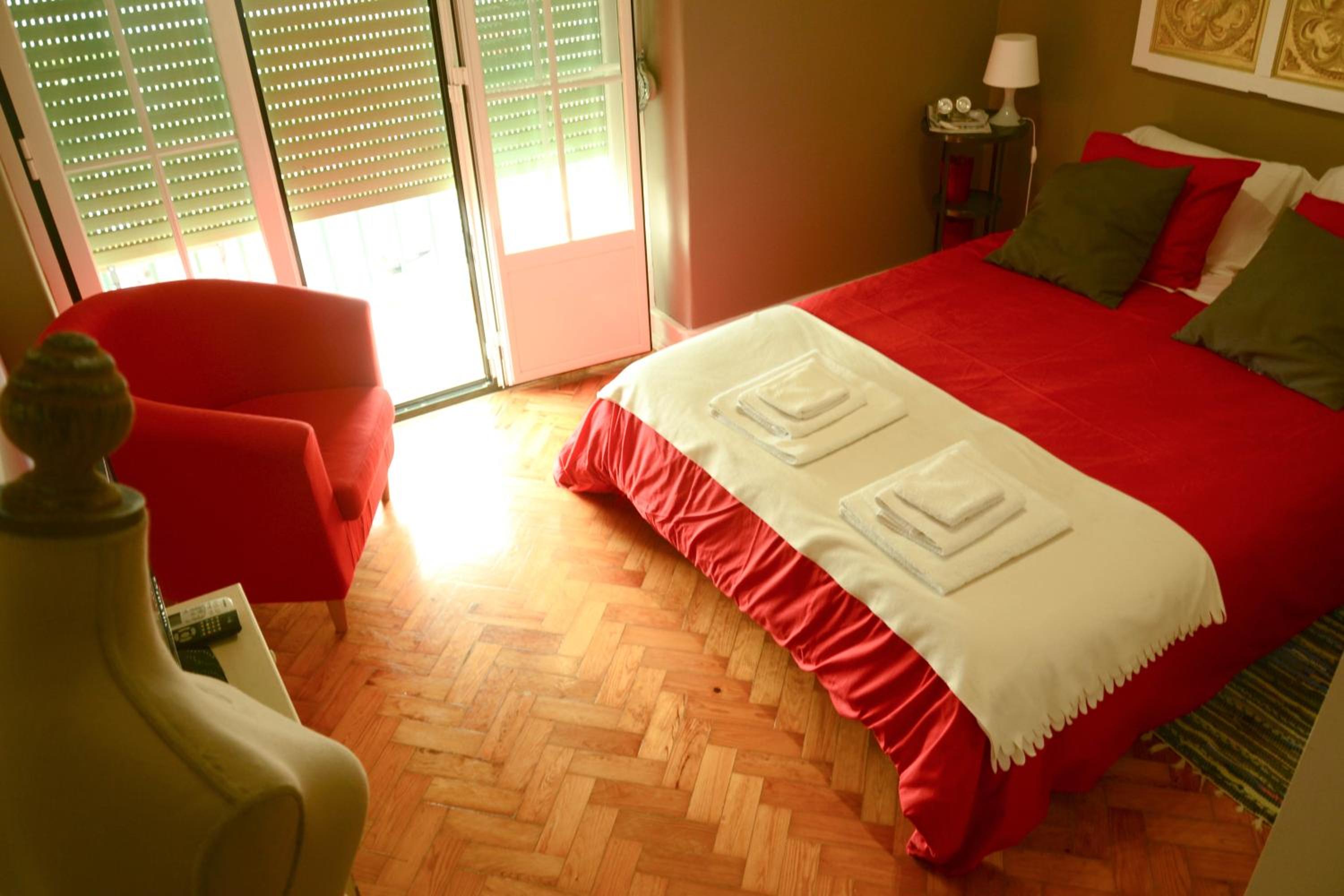 Double Room with Private Bathroom - Photo 19