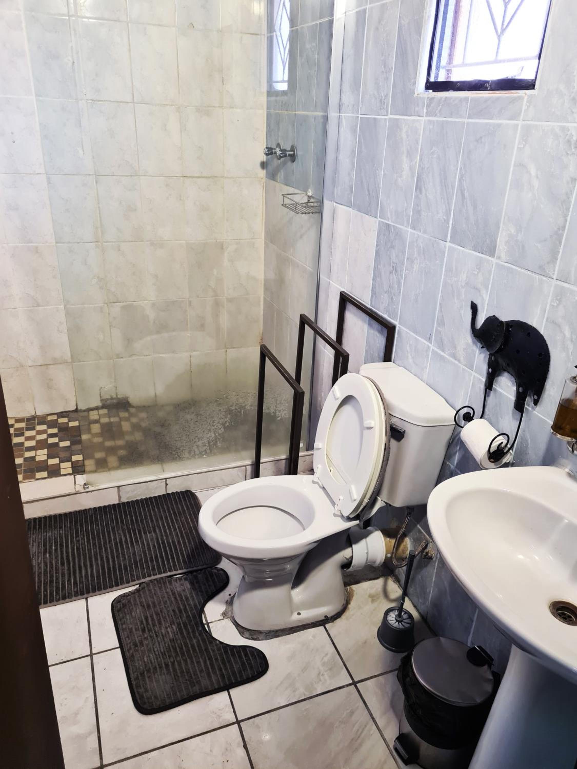 Deluxe Double Room with Shower photo 2