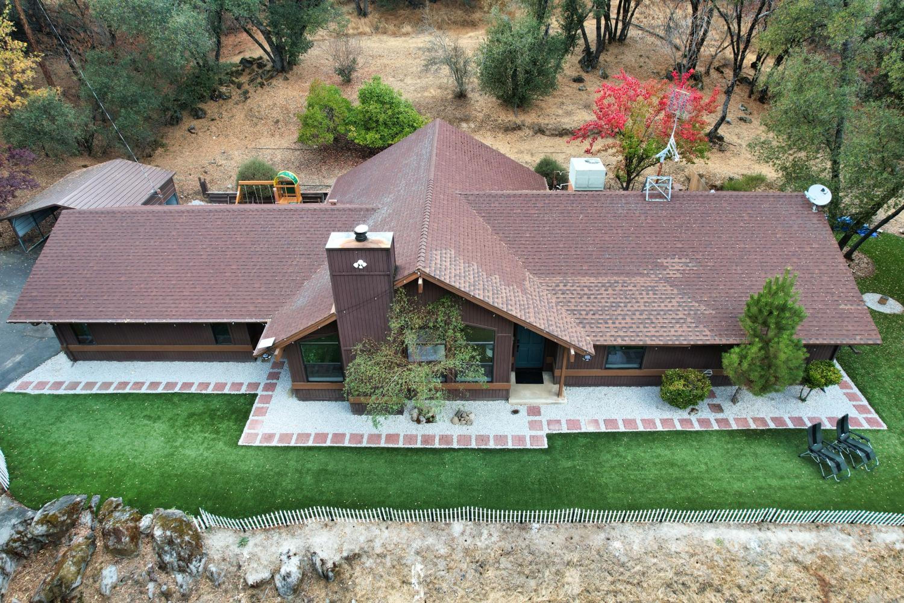 Three-Bedroom House photo 2
