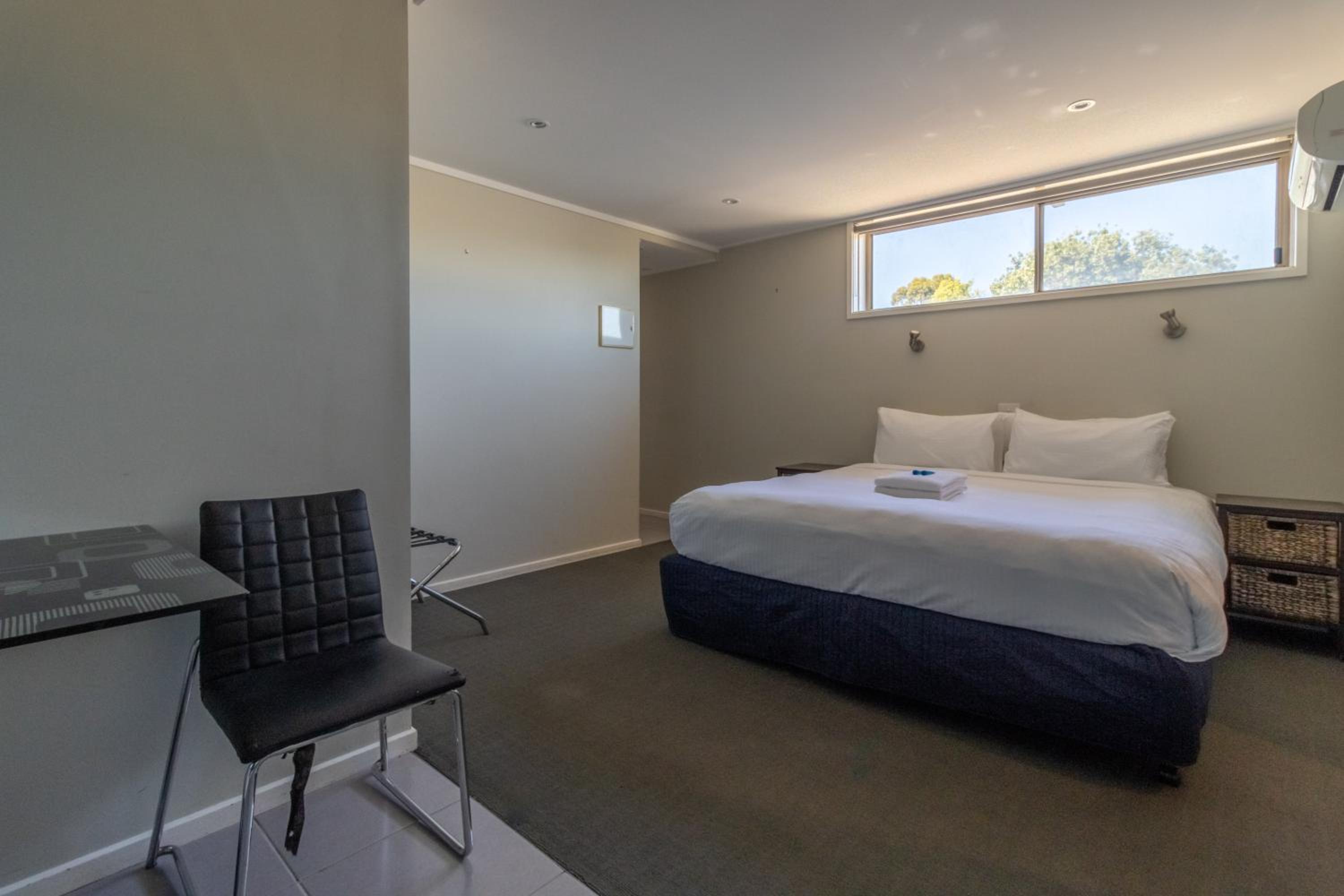 Queen Room with Spa Bath photo 3
