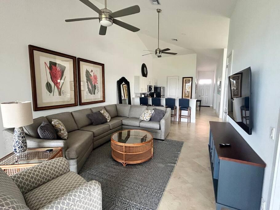 Three-Bedroom Apartment photo 1