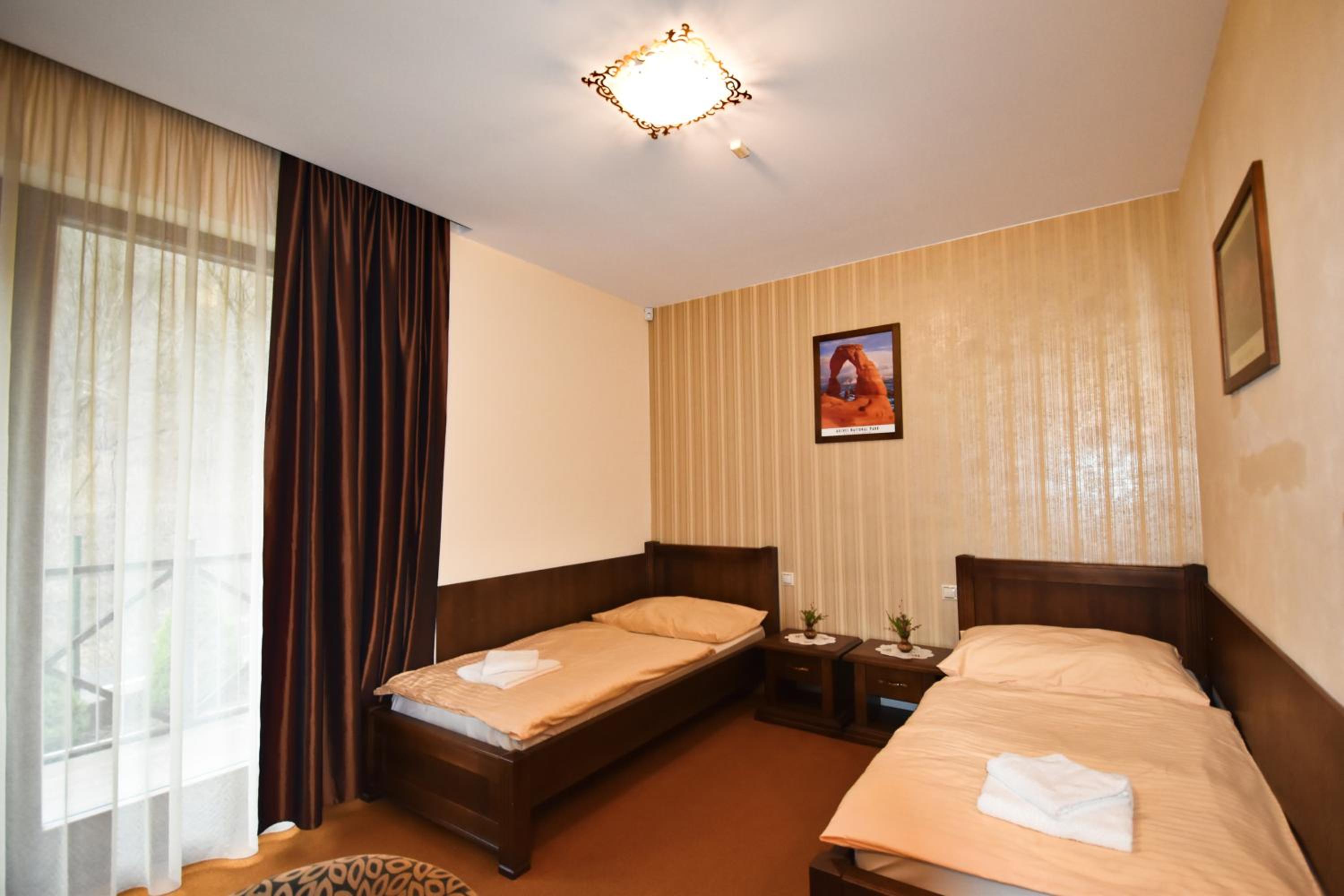 Twin Room - Disability Access - Photo 1
