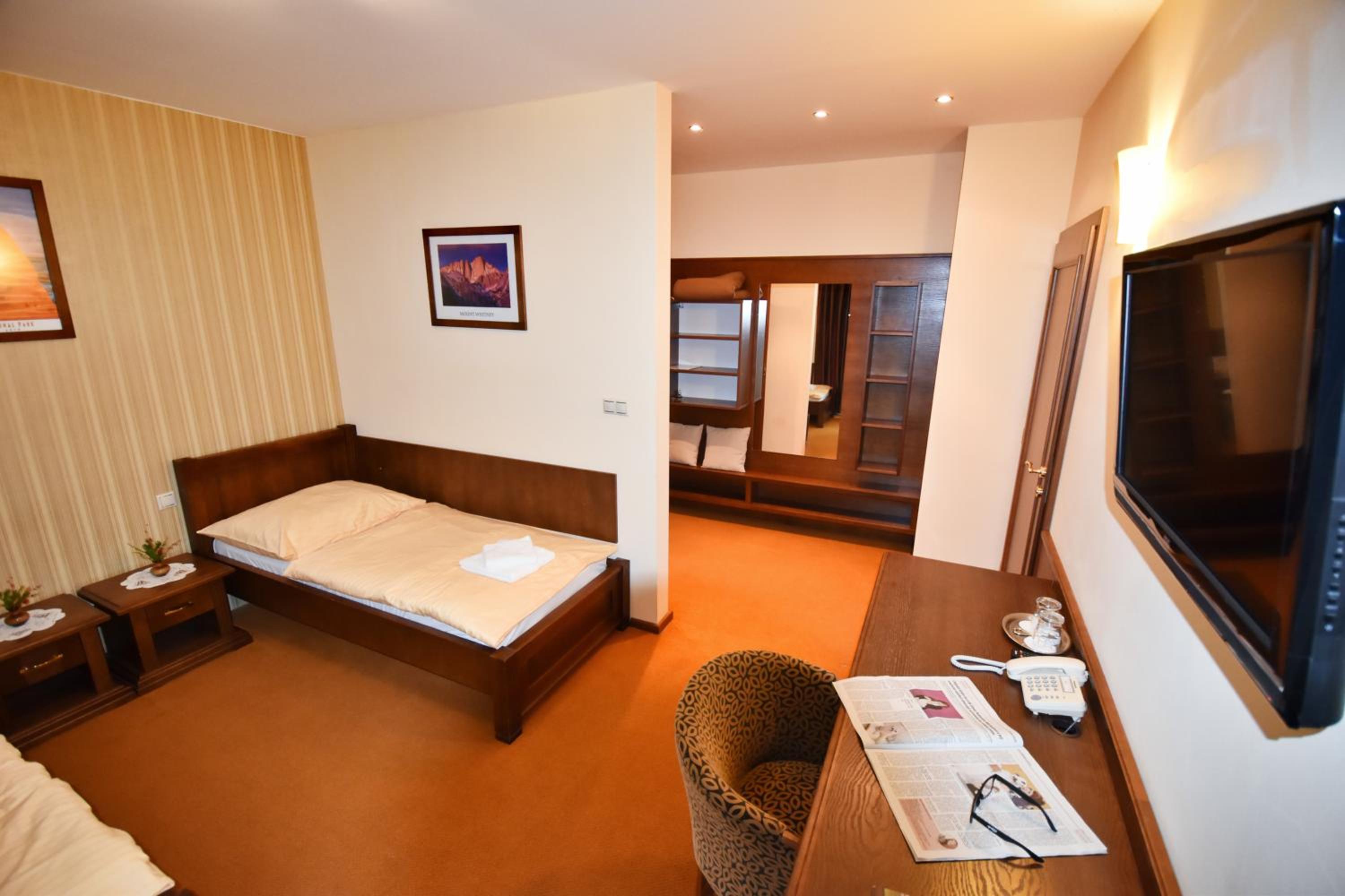 Twin Room - Disability Access - Photo 2