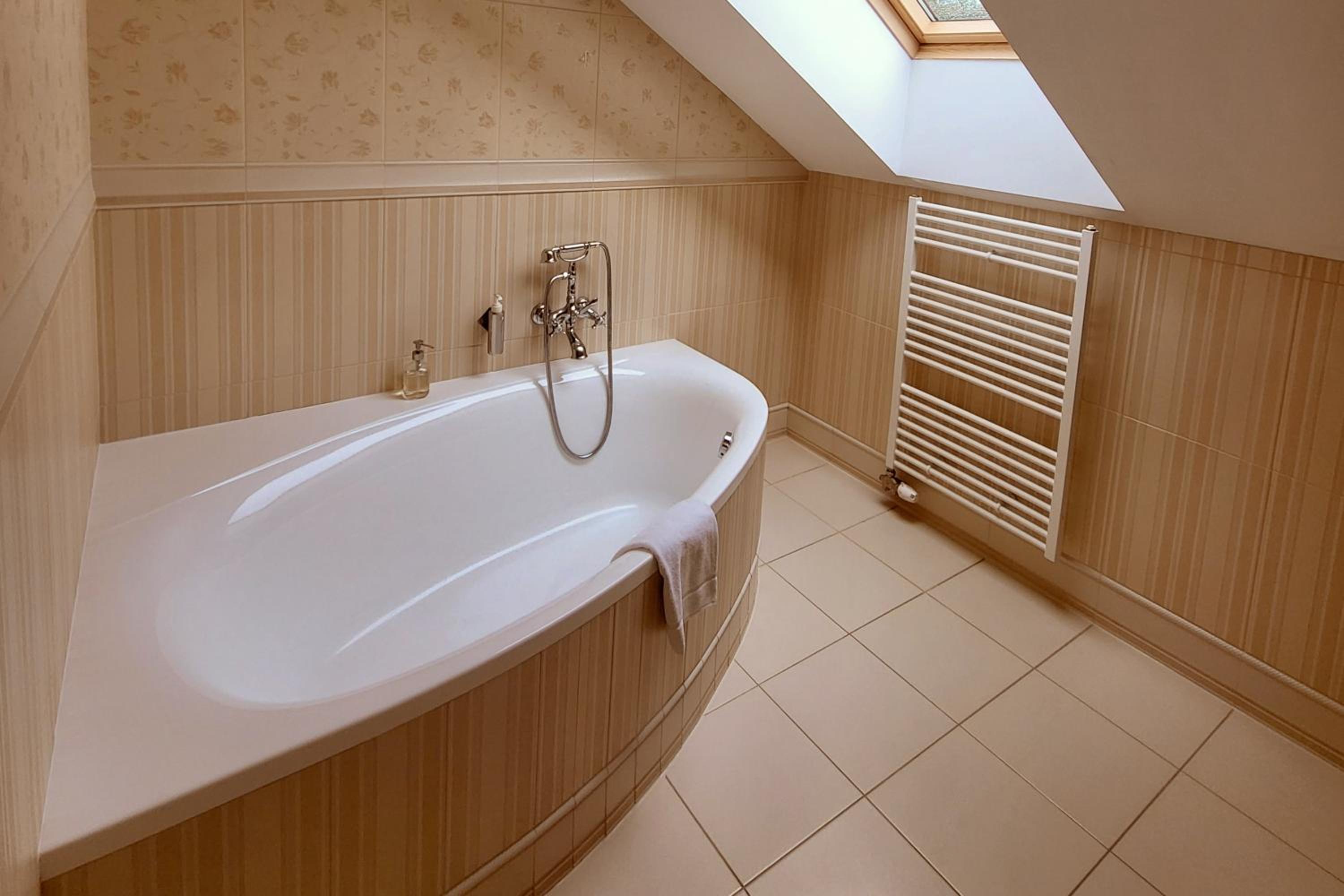 Suite - Photo 3