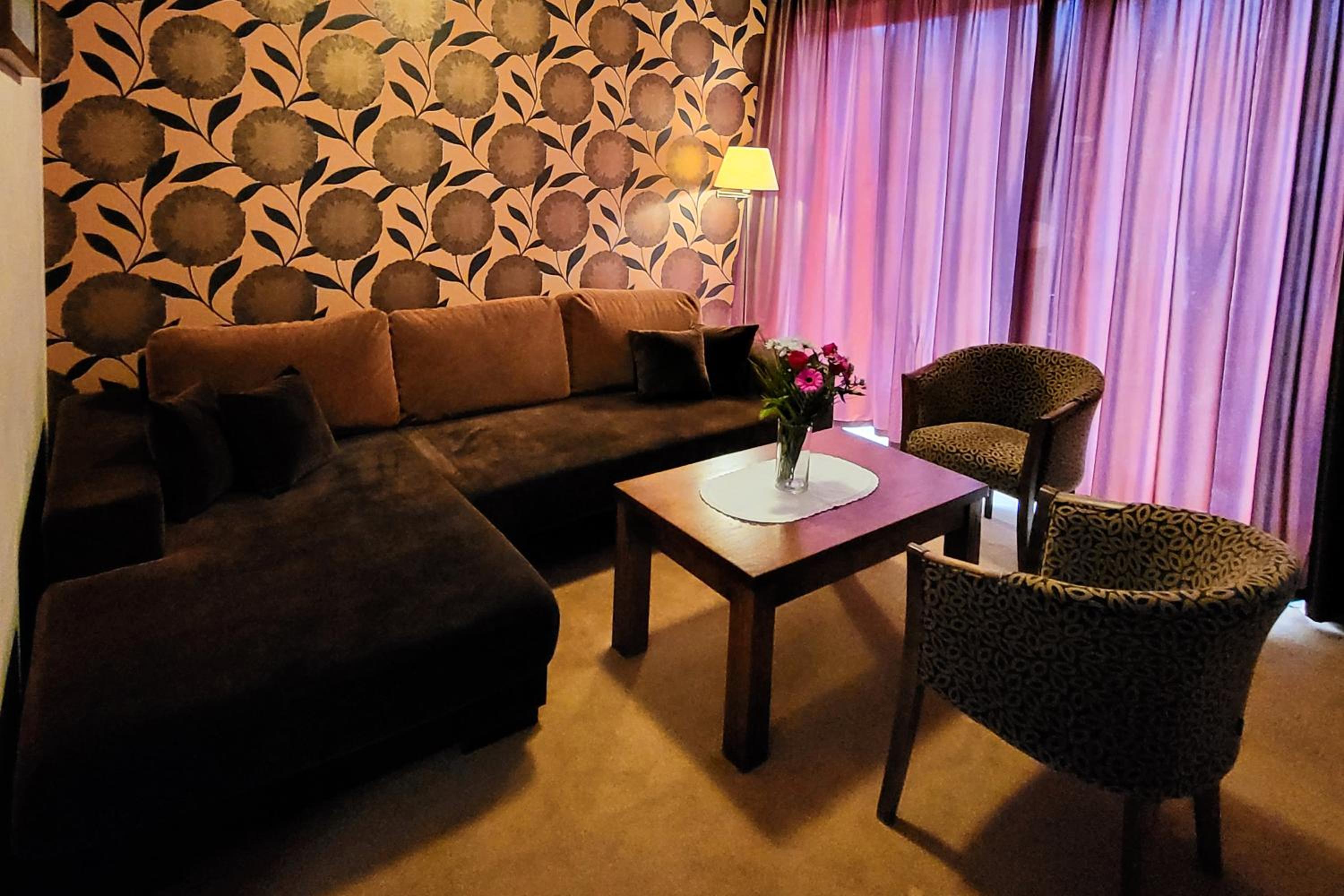 Suite - Photo 5