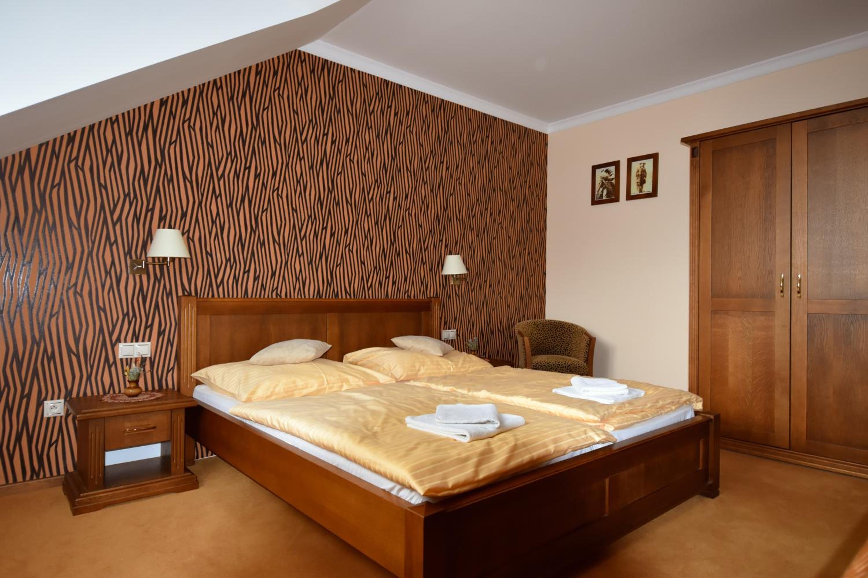 Suite - Photo 1