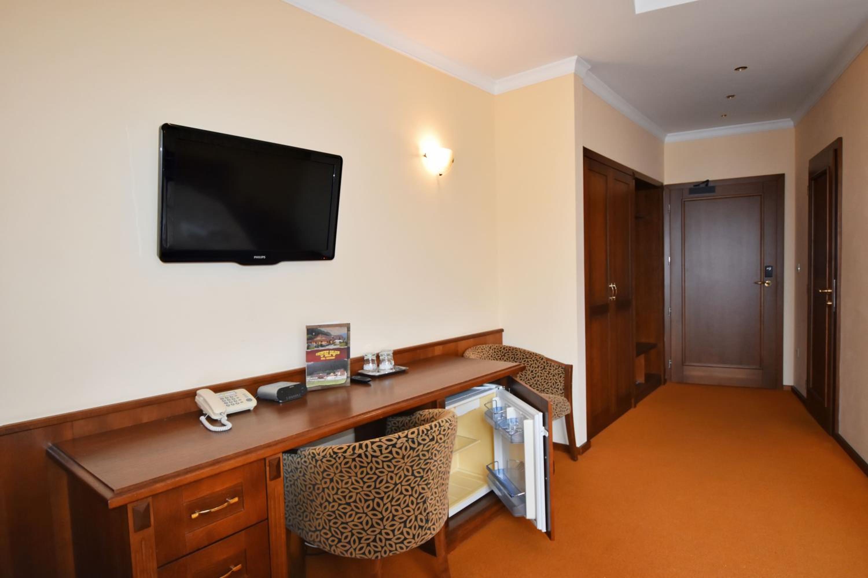 Family Room - Photo 10