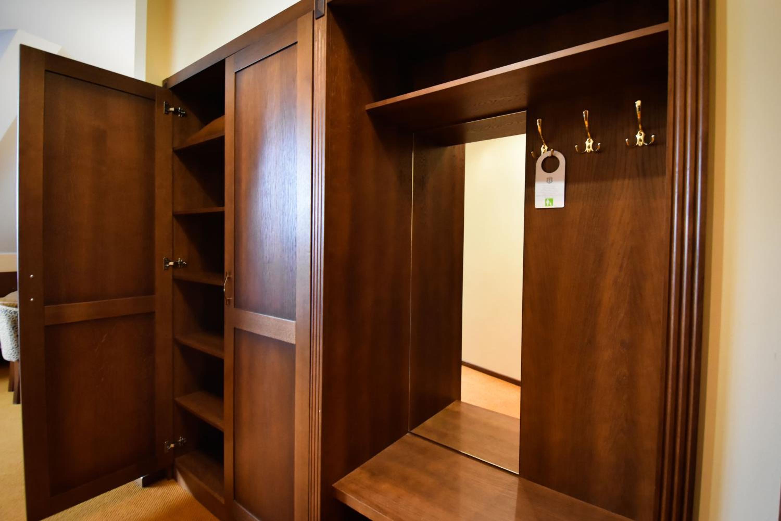 Family Room - Photo 4