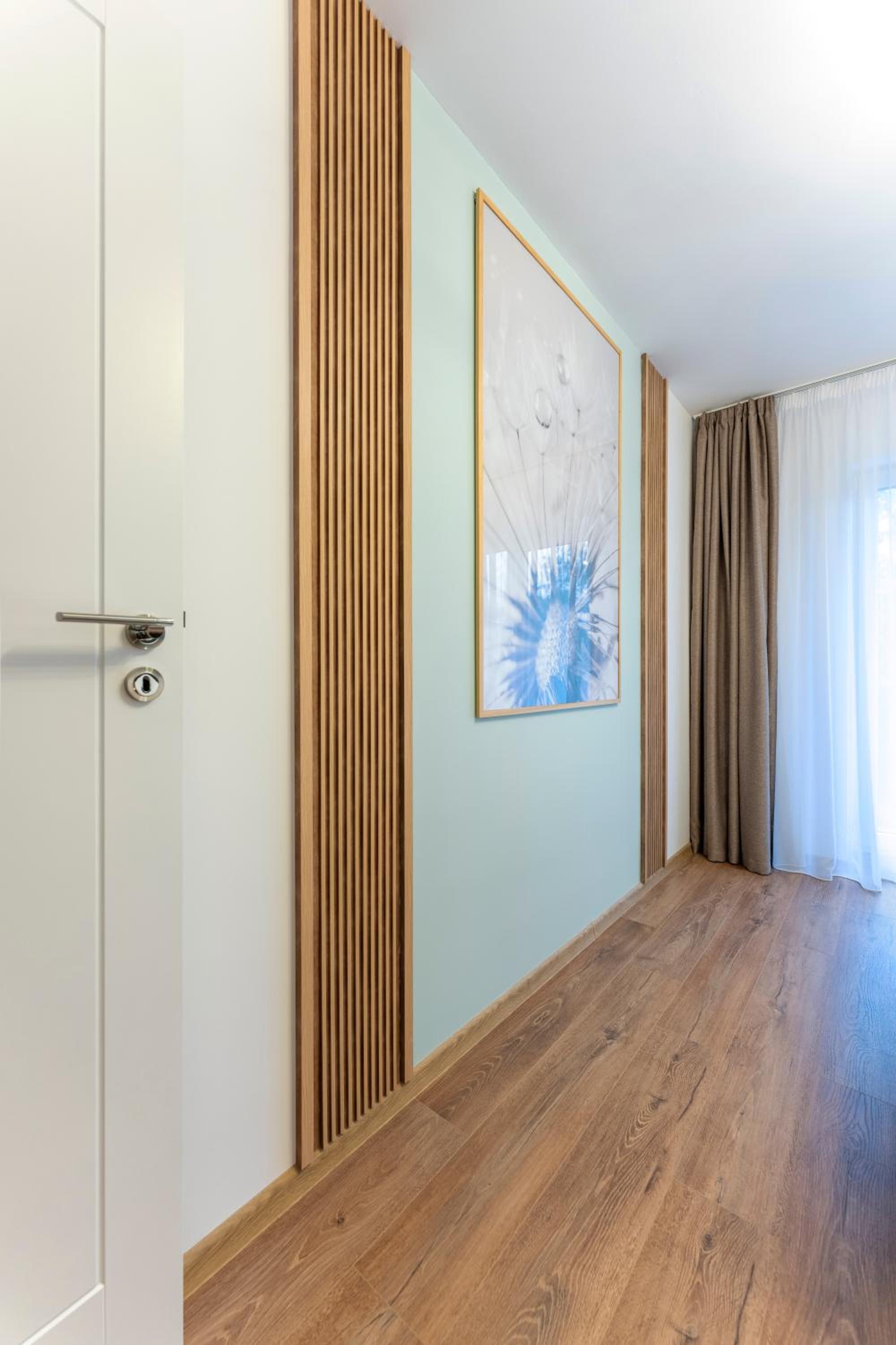 Deluxe One-Bedroom Apartment
