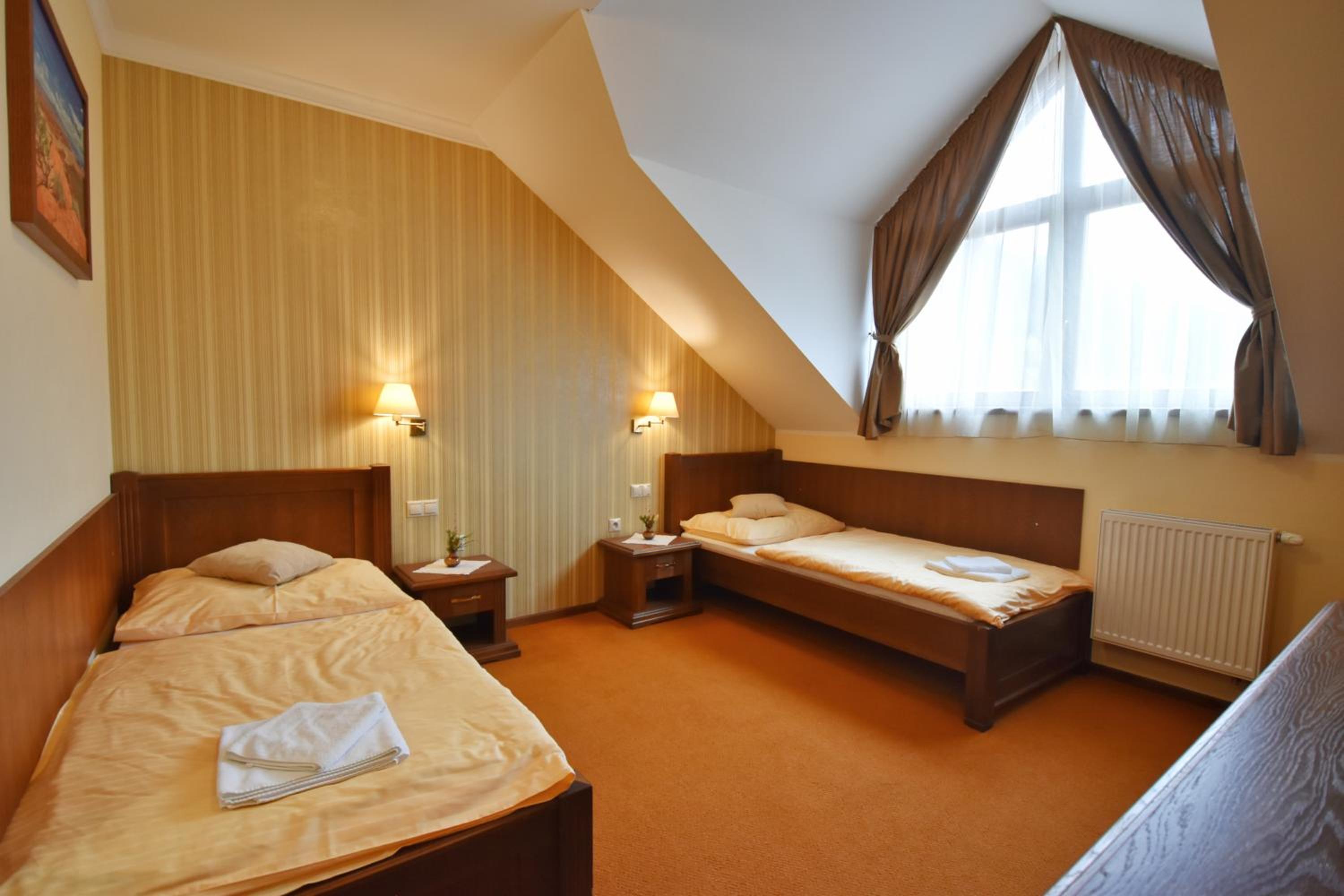 Standard Twin Room - Photo 1