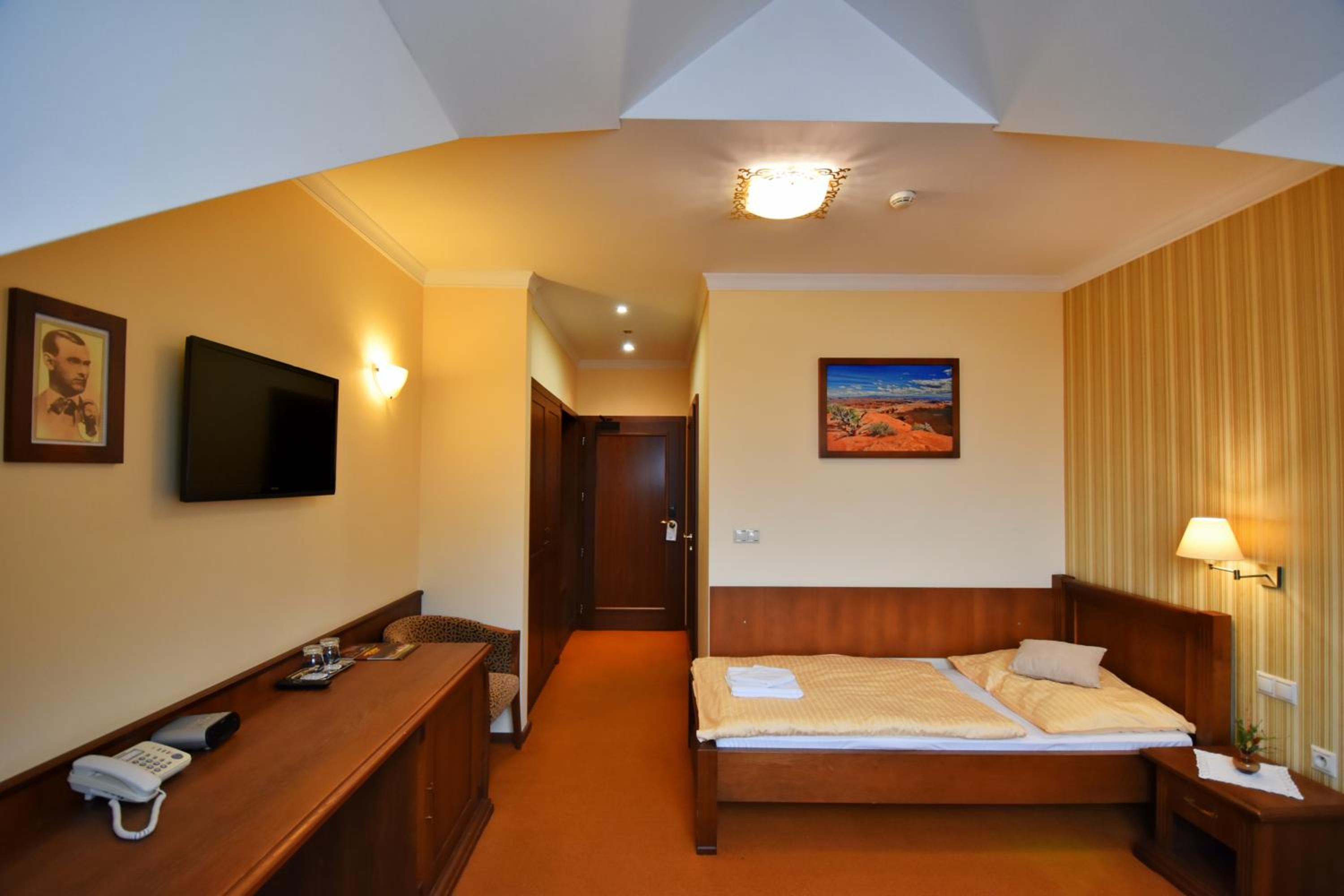Standard Twin Room - Photo 6