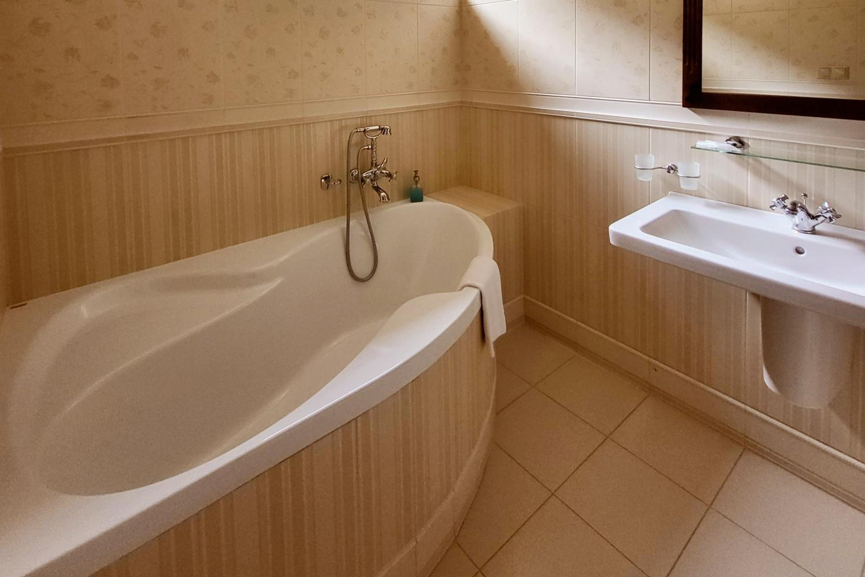 Deluxe Twin Room - Photo 3