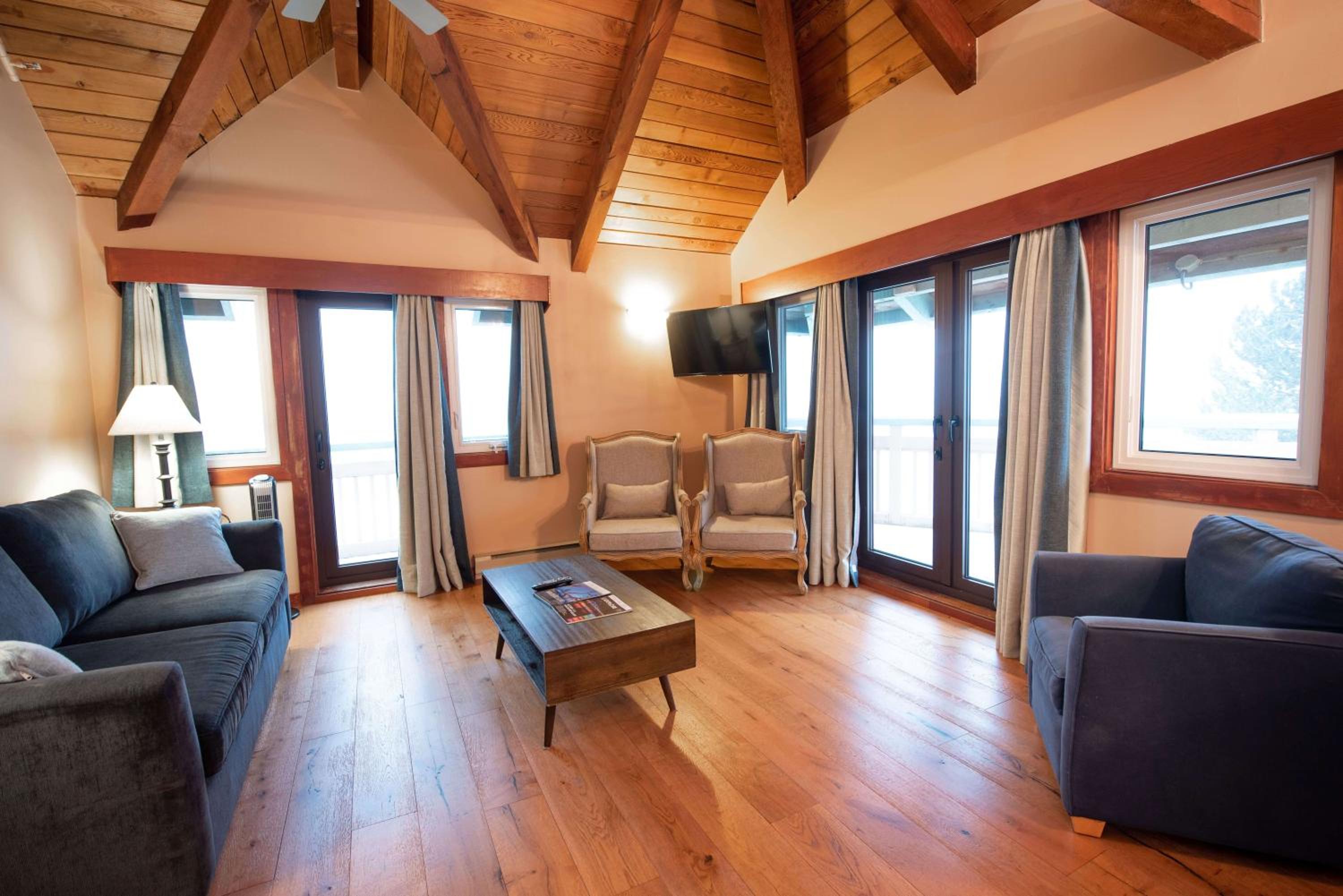 Queen One-Bedroom Suite With Ocean View - Non-Smoking