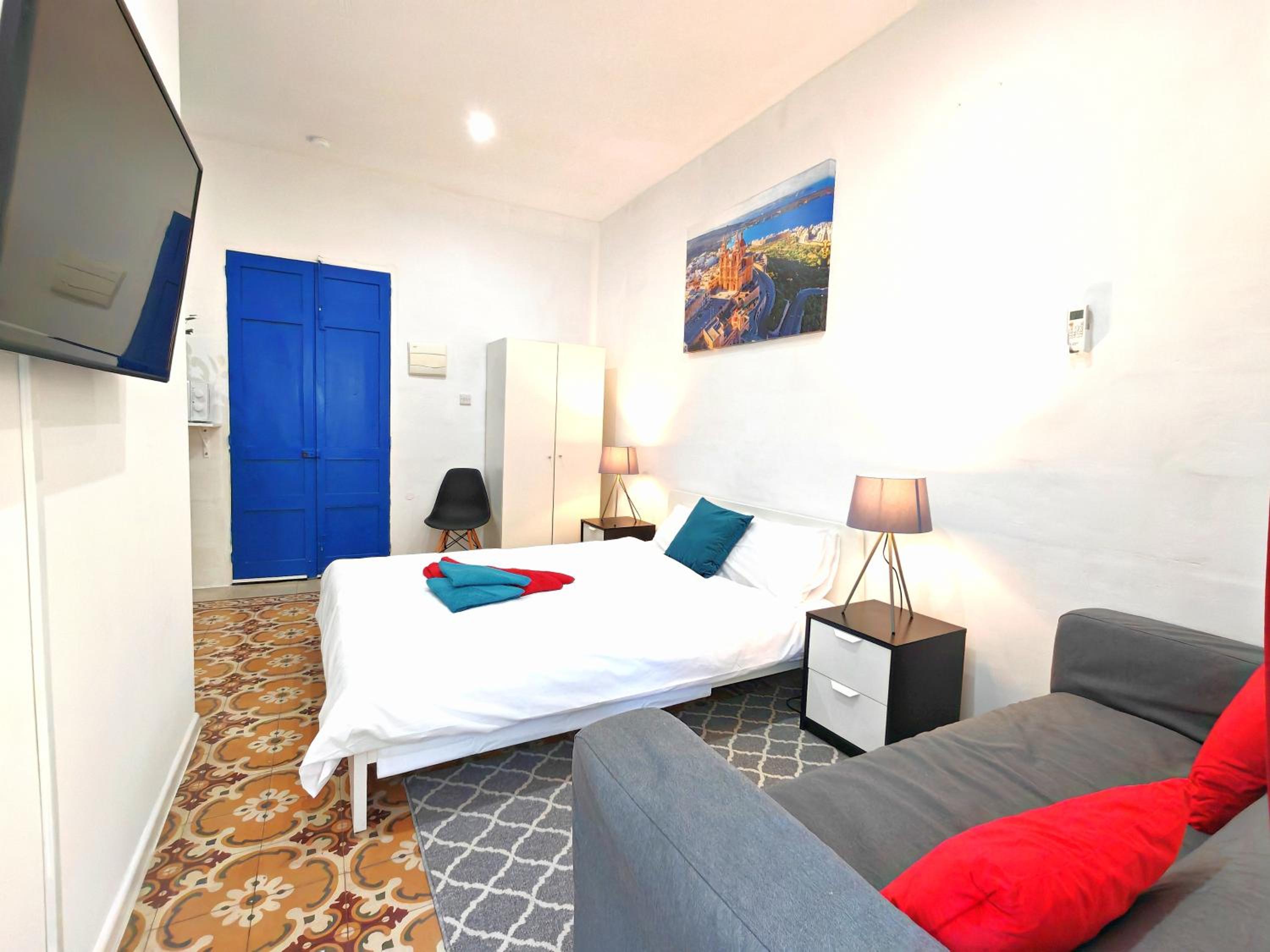 One-Bedroom Apartment