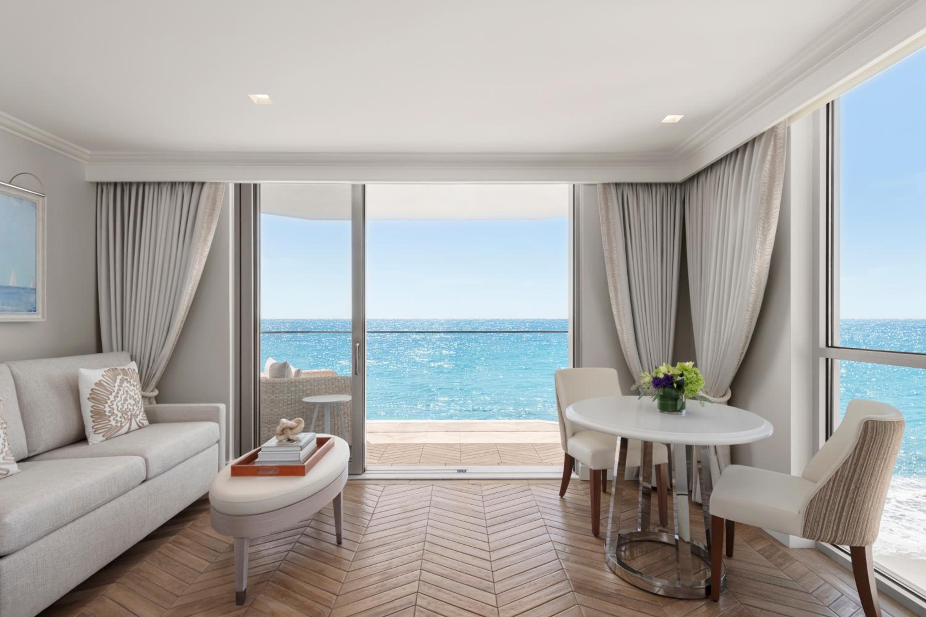 Premium Oceanfront King Corner Studio - Photo 3