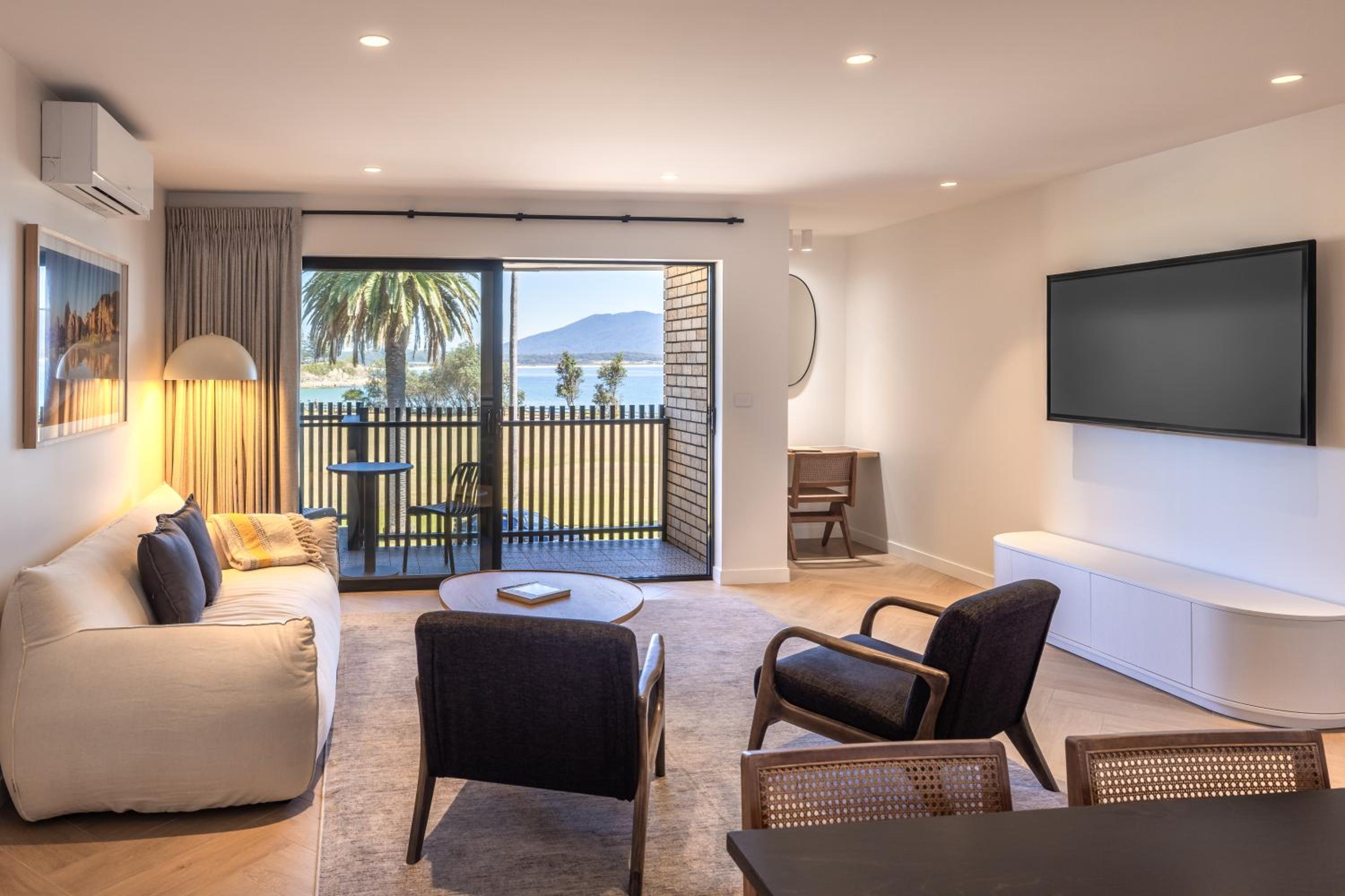 Beachfront Two Bedrooms (King/Singles) photo 1