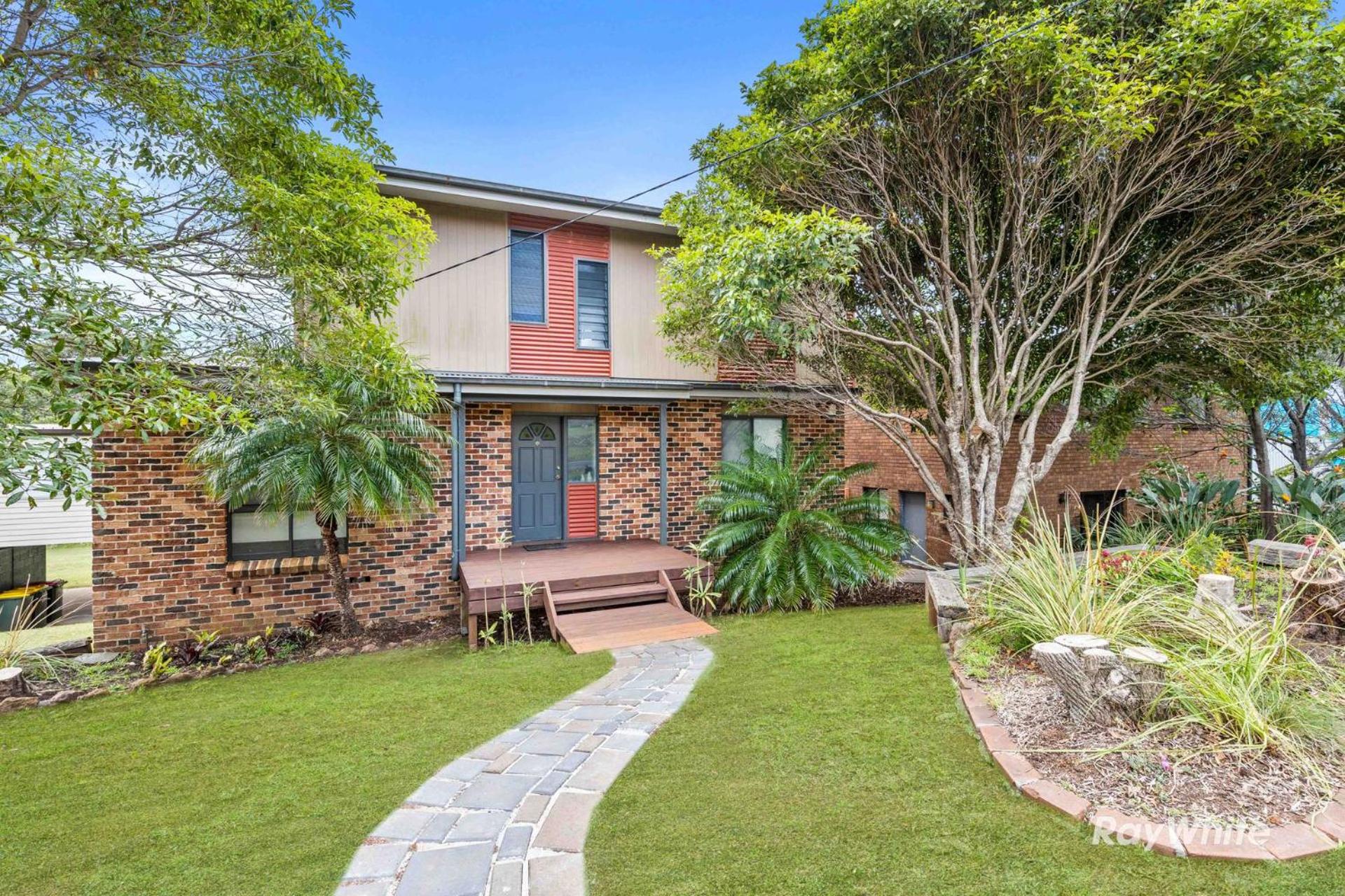 Five-Bedroom House photo 2
