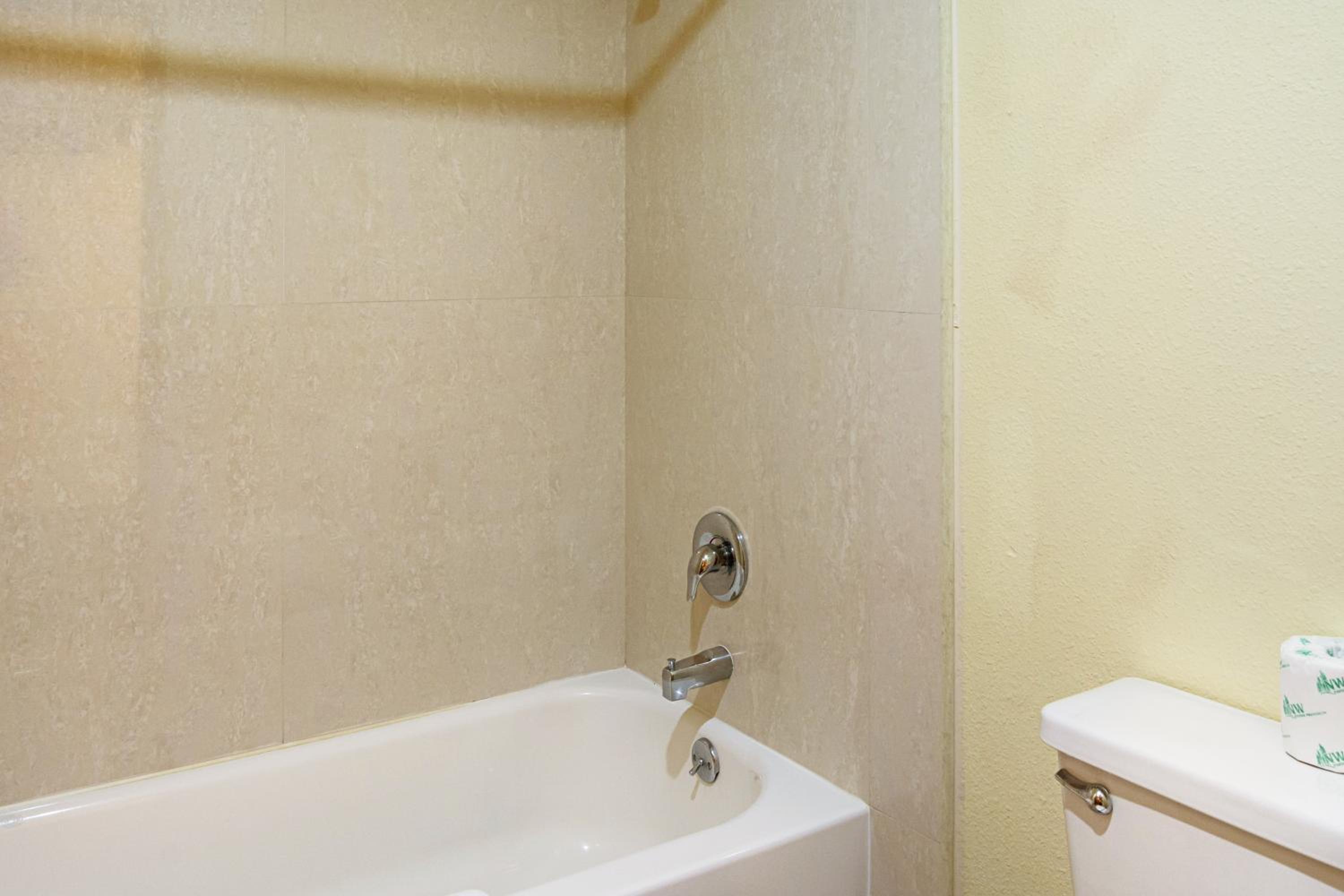 King Room - Non-Smoking - Photo 9