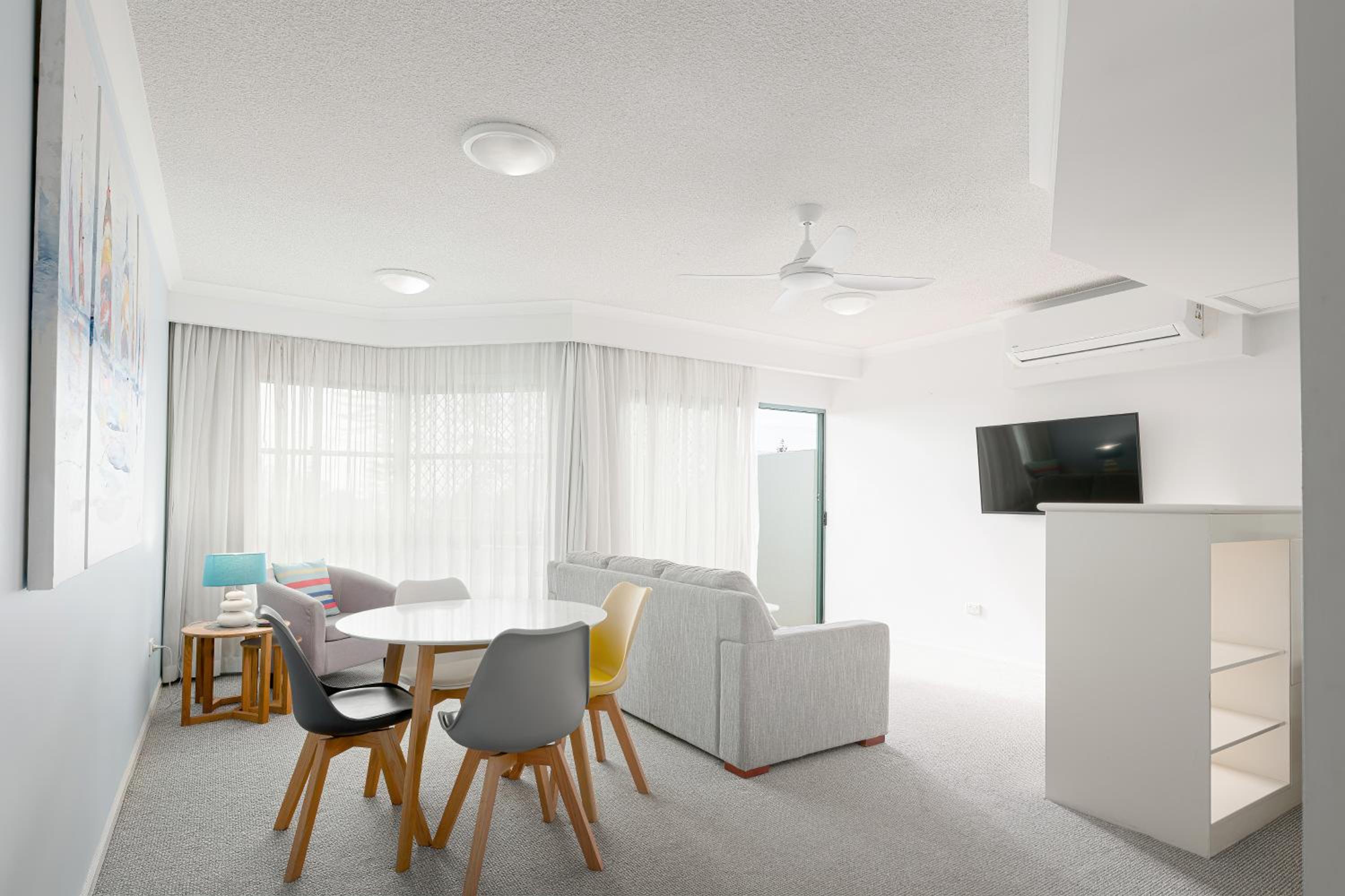 Studio Apartment with Spa Bath photo 1