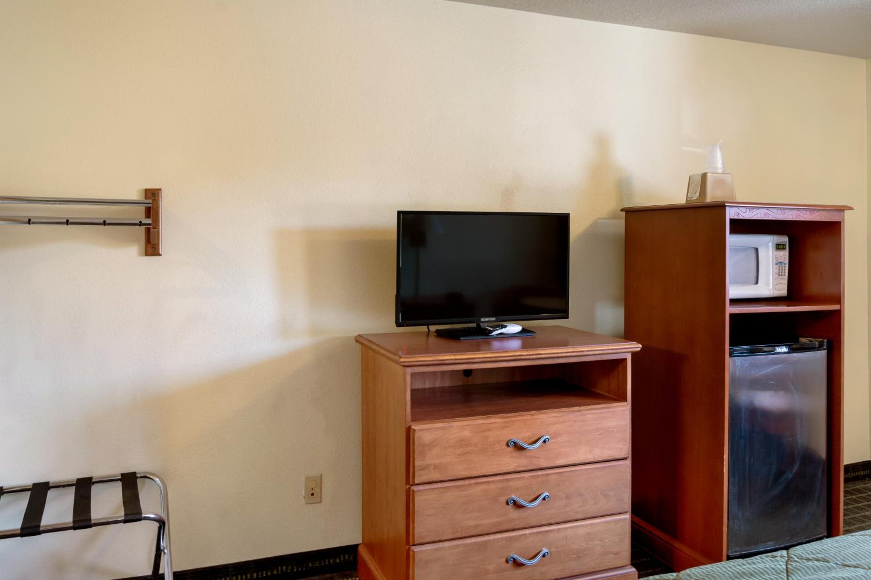King Room - Non-Smoking - Photo 10