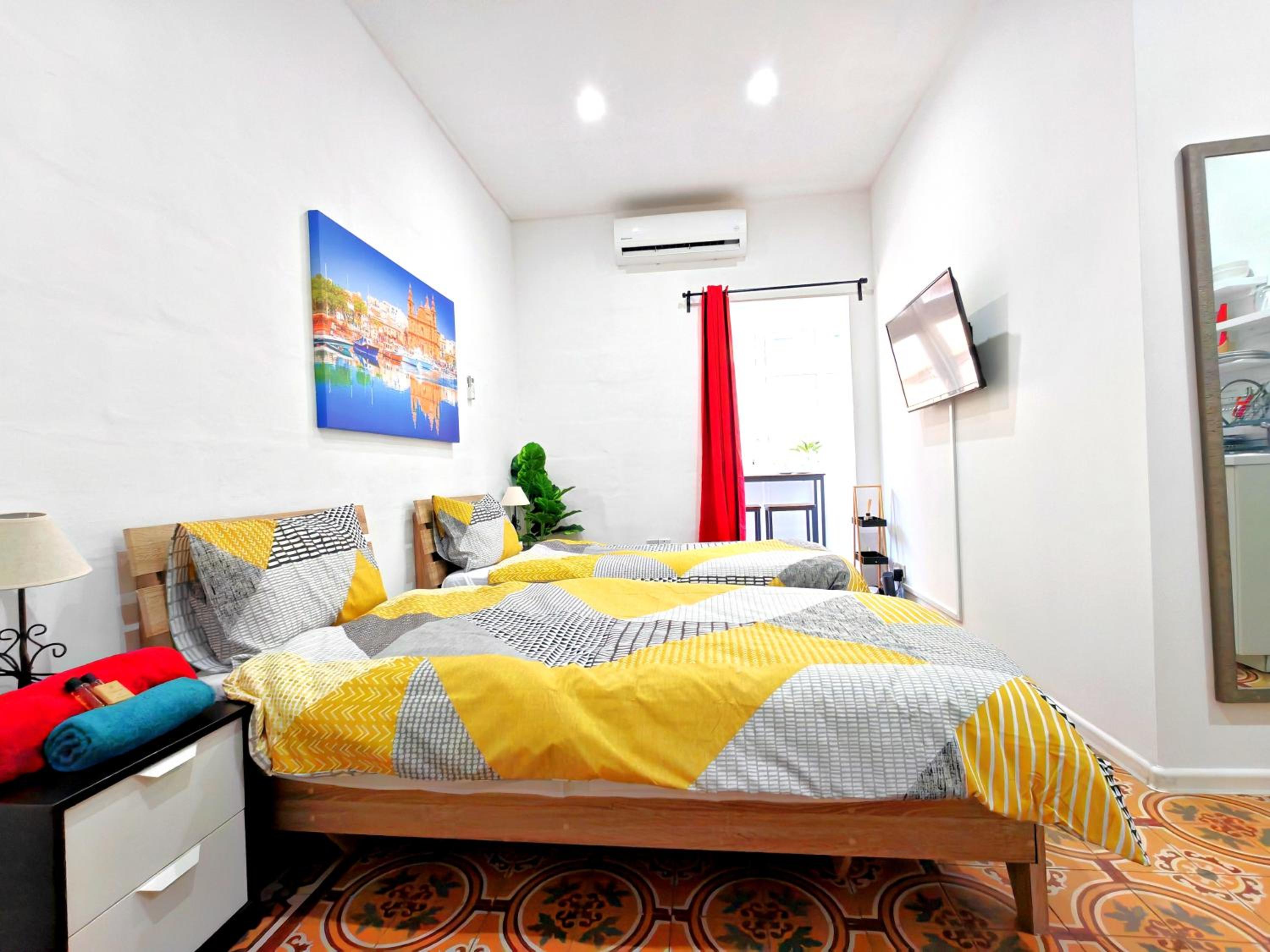 One-Bedroom Apartment photo 1